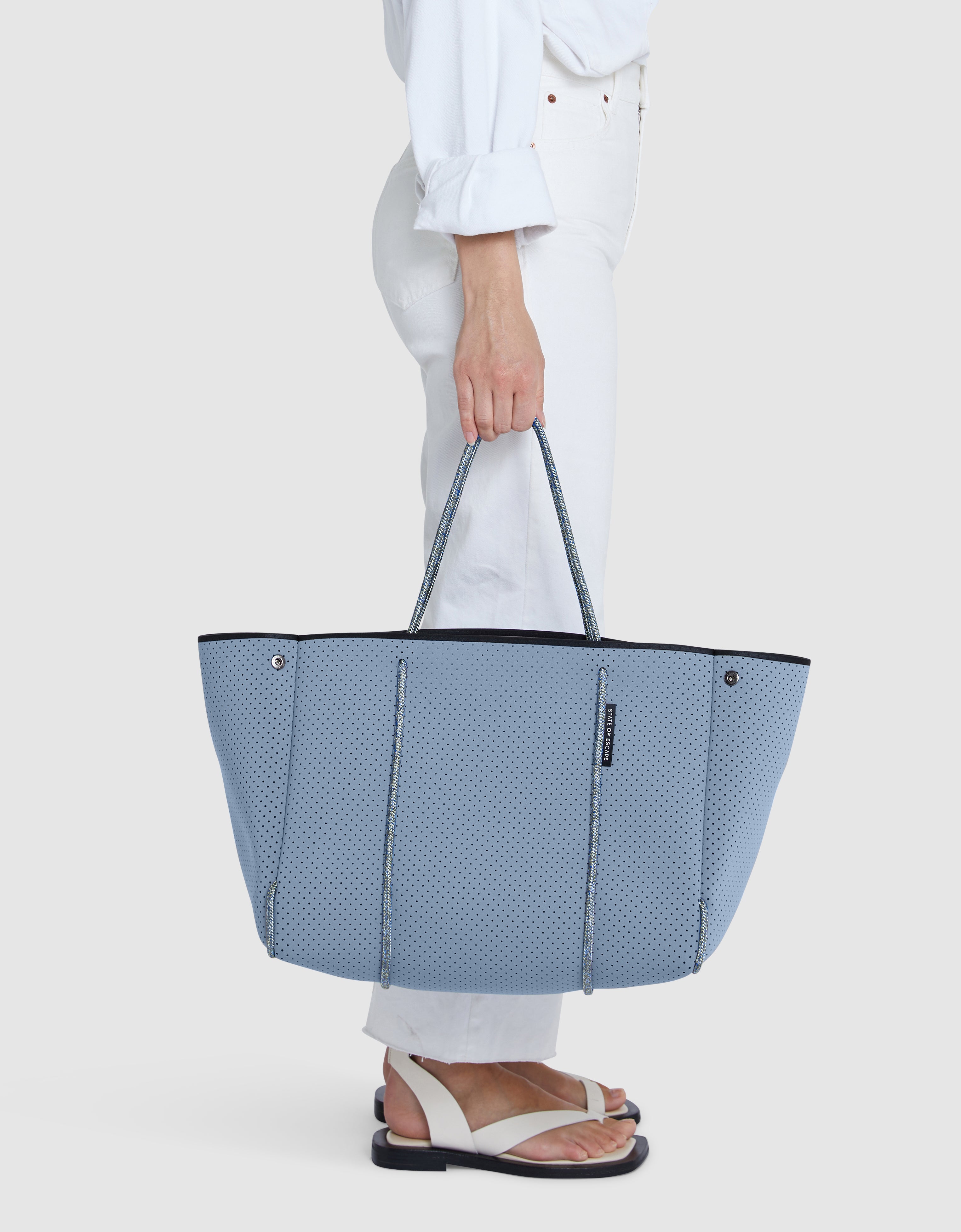Escape tote in washed lapis / washed cornflower