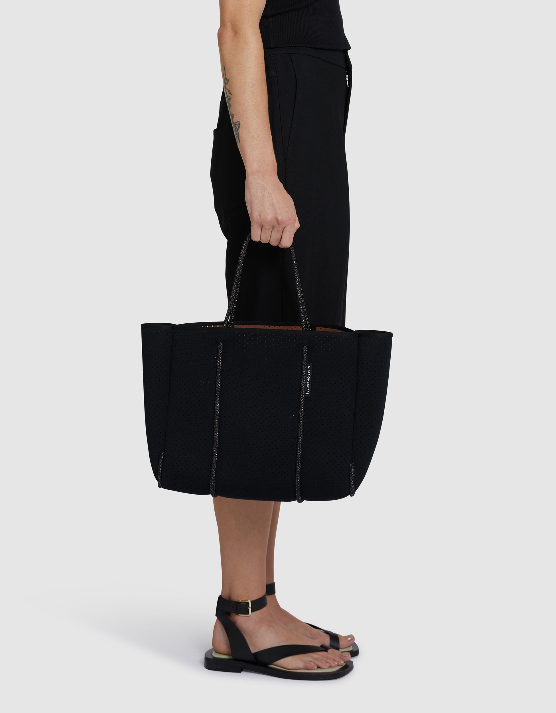 Flying Solo tote in black / saddle (dual tone)