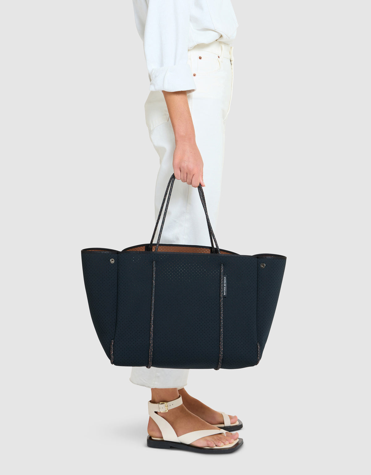 Escape™ tote in black / saddle (dual tone)