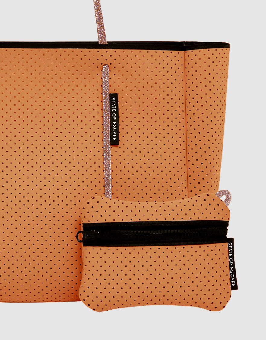 Flying Solo tote in peach haze / guava
