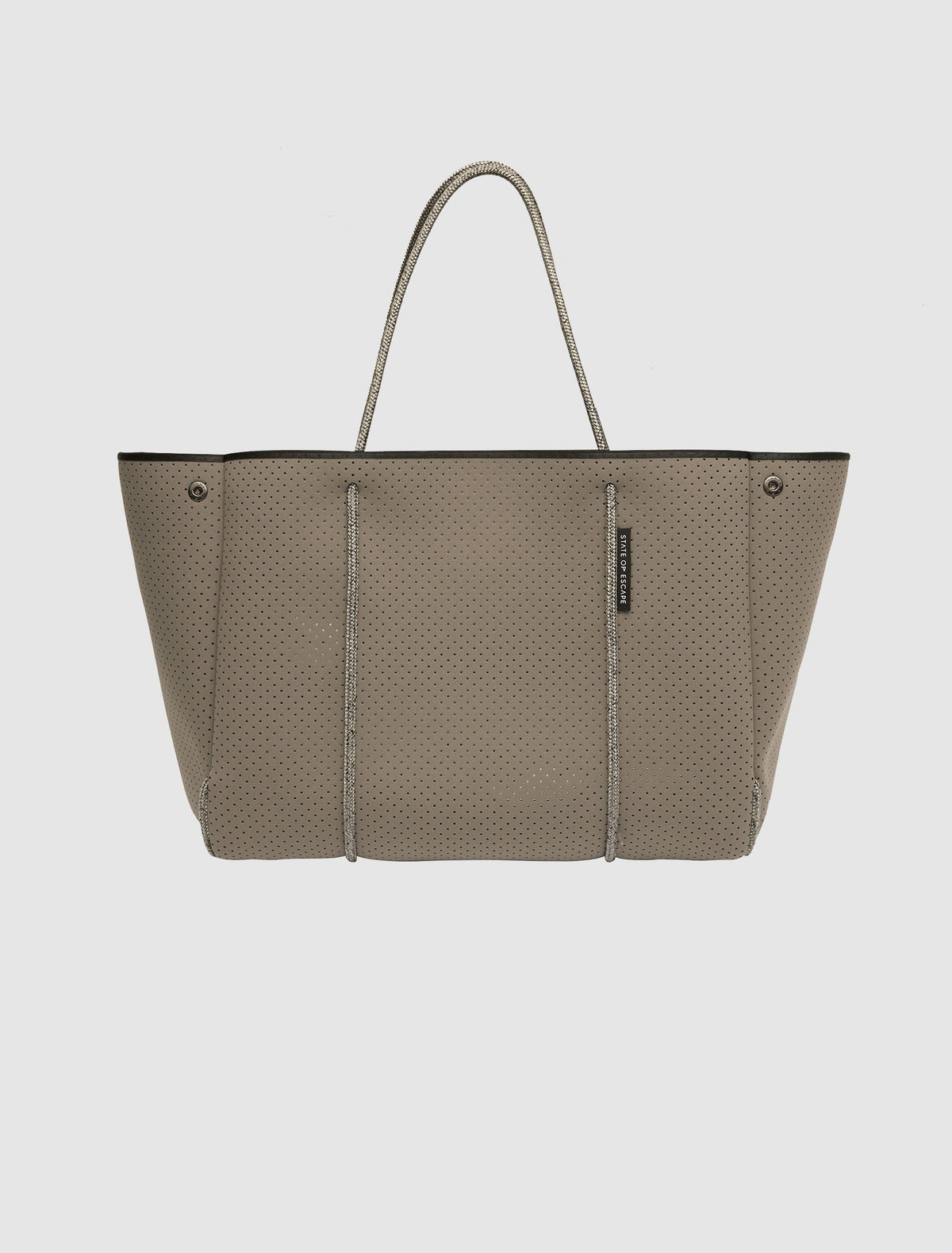Escape™ tote in smoke
