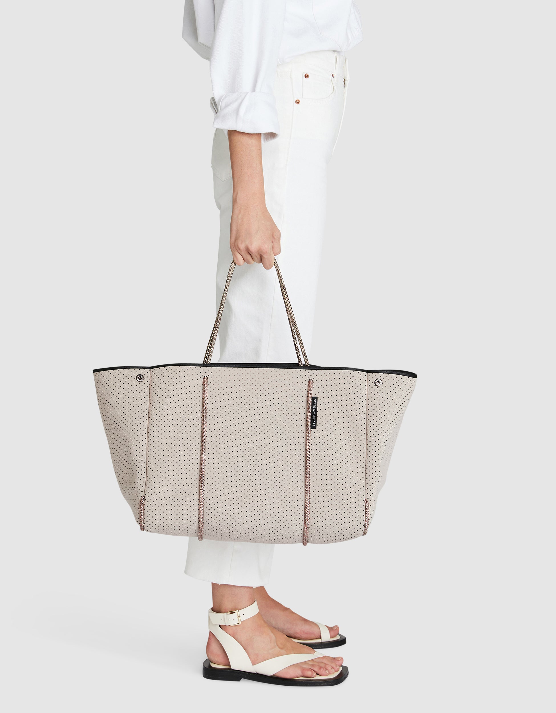 Escape™ tote in stone – State of Escape