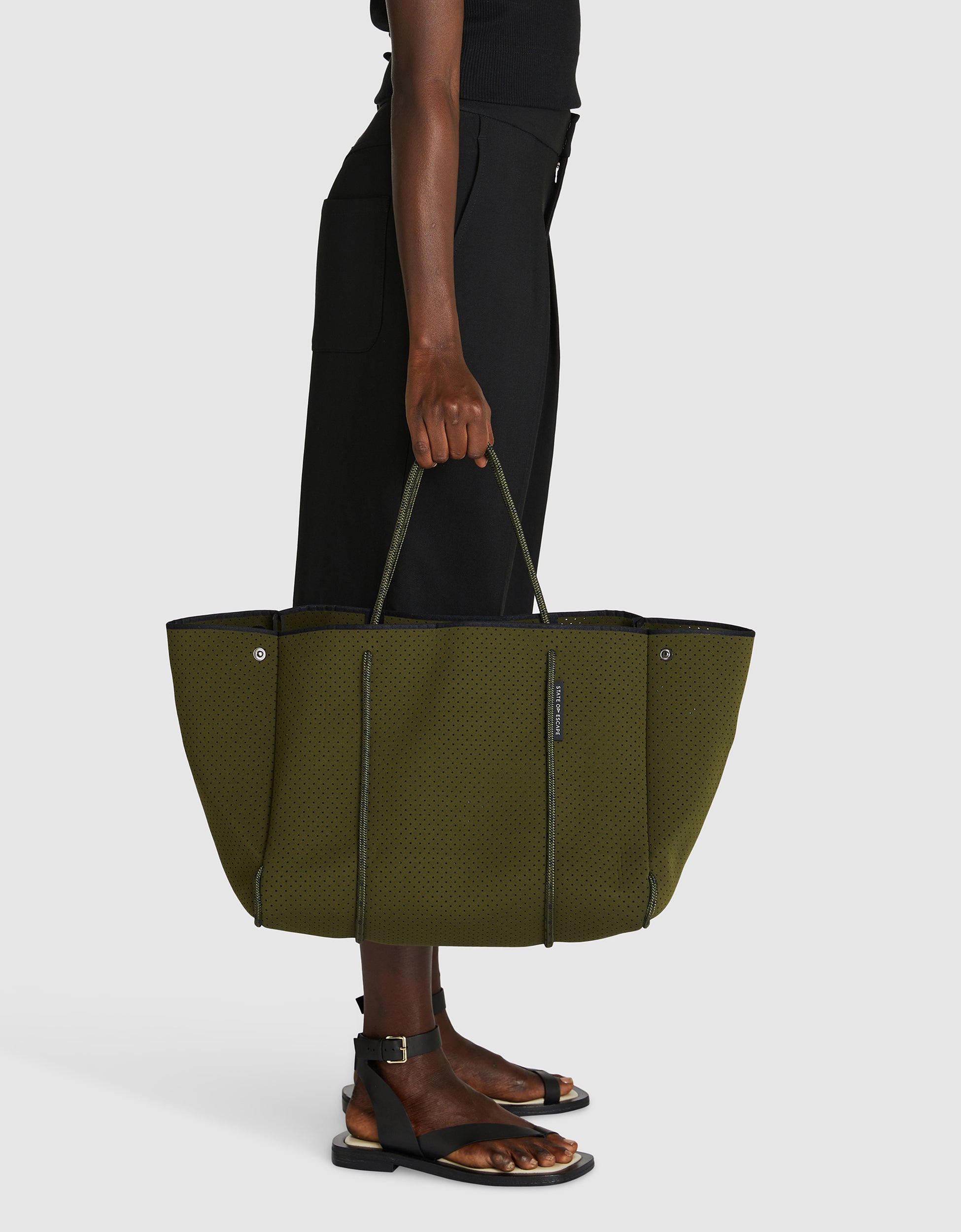 Escape™ tote in khaki