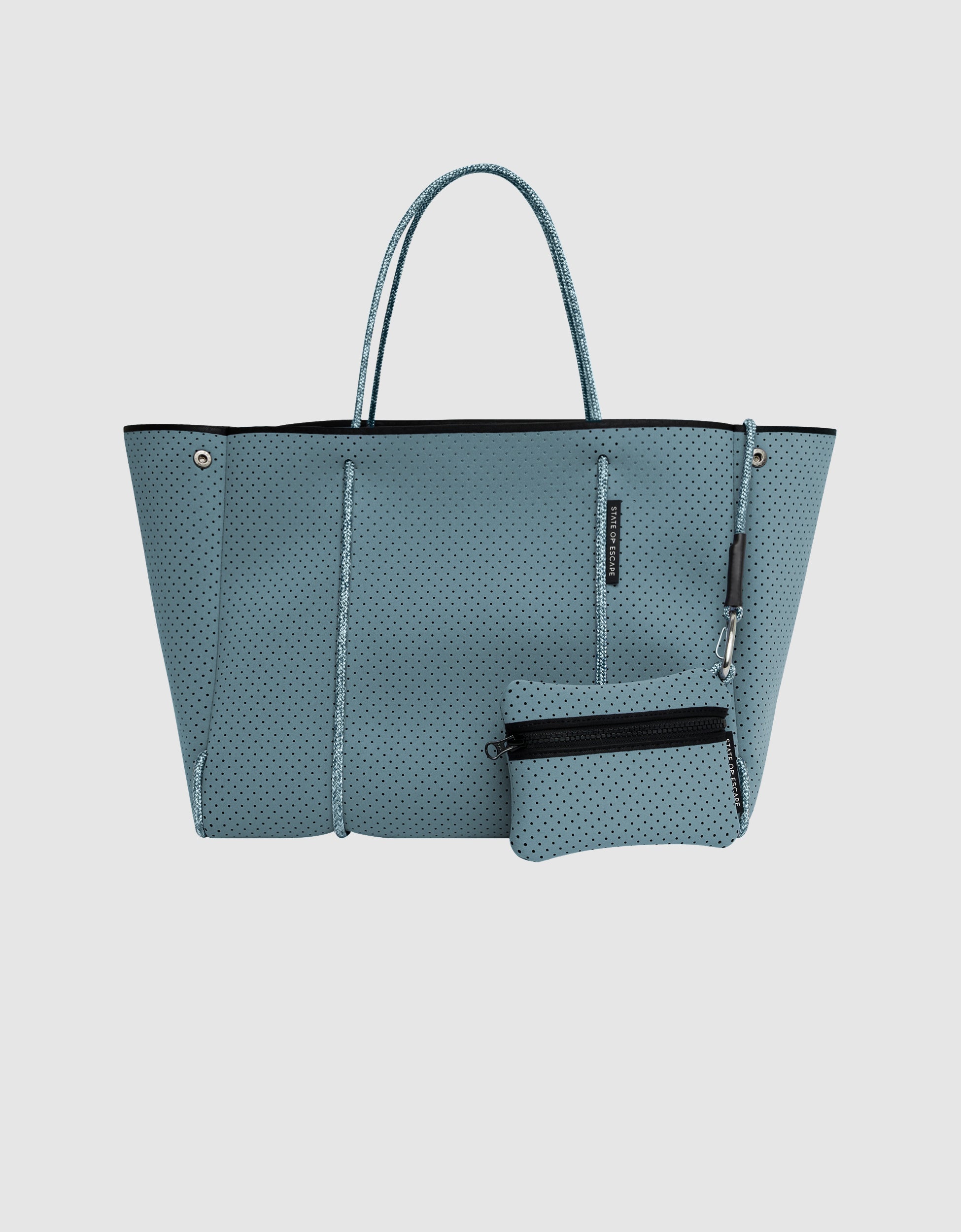 Escape tote in chambray