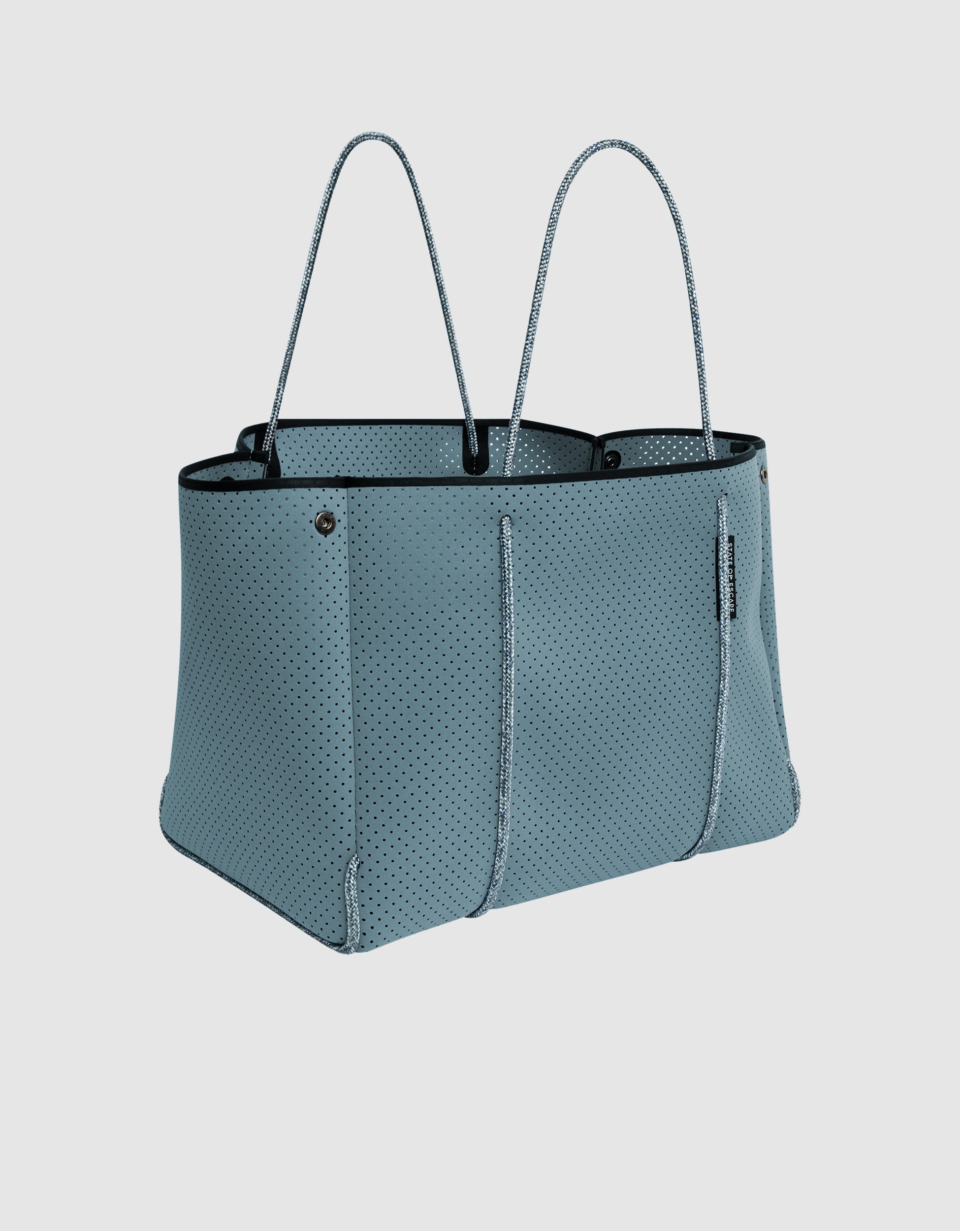 Escape tote in chambray