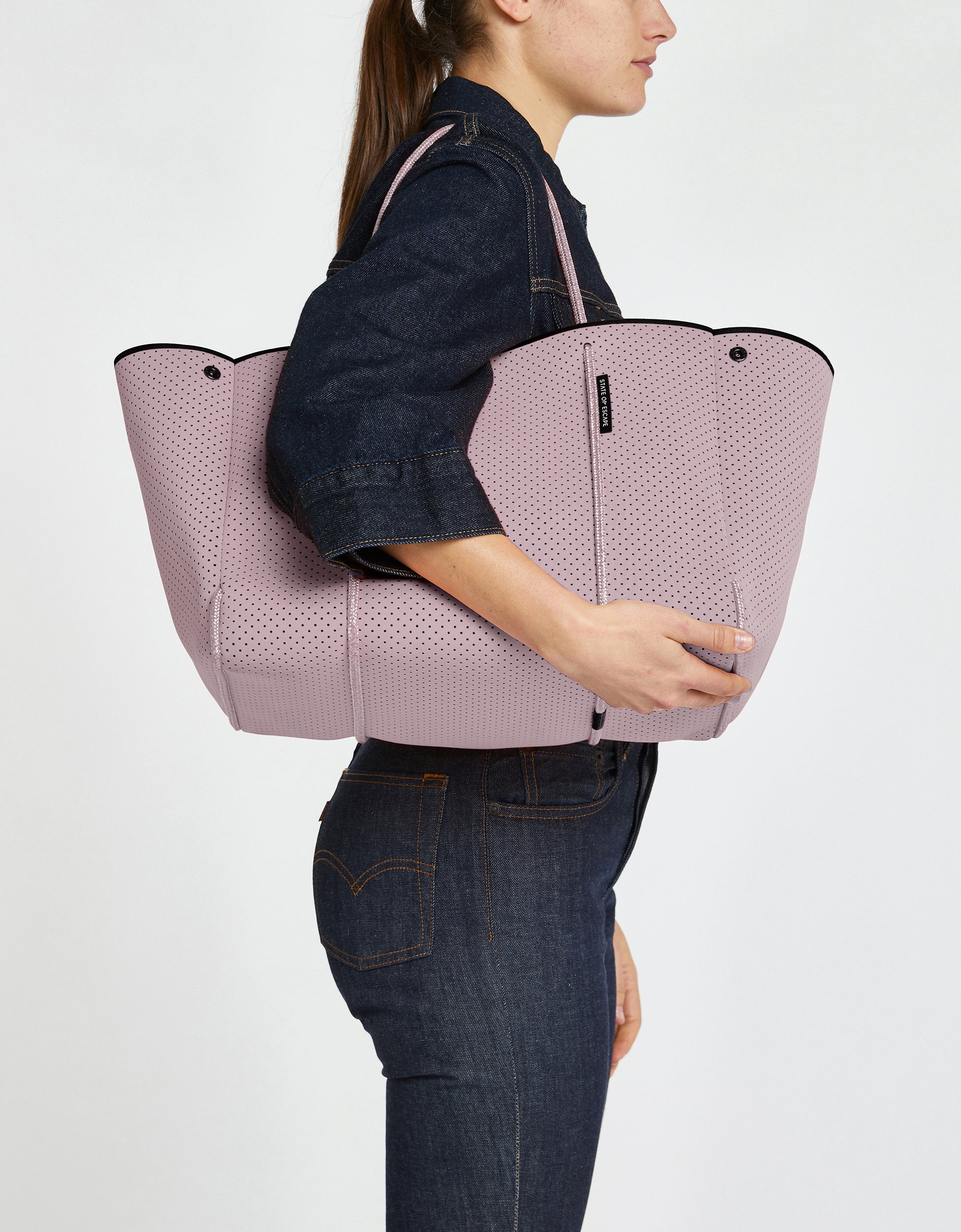 Escape tote in cairo rose