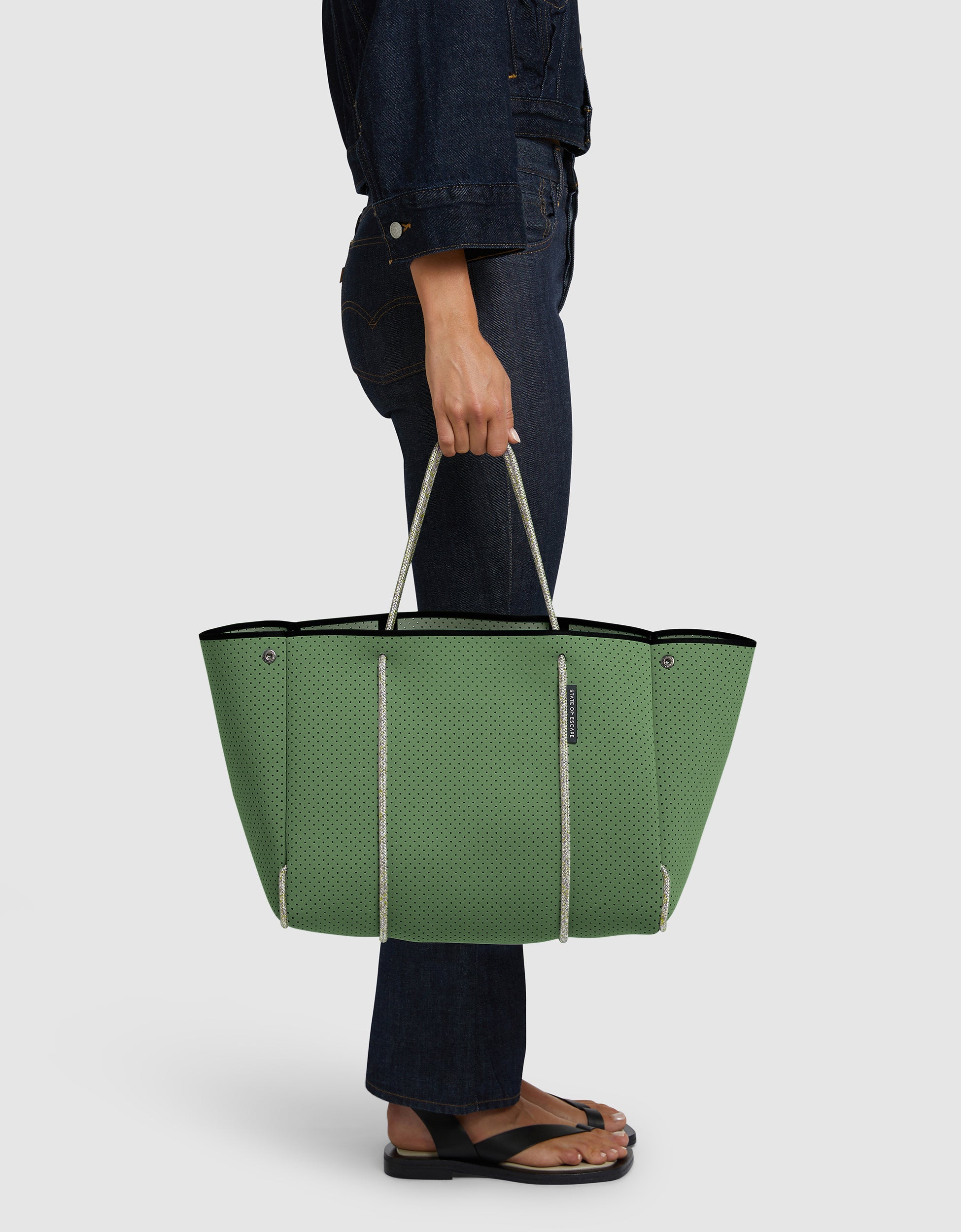 Escape tote in eucalyptus / sea salt