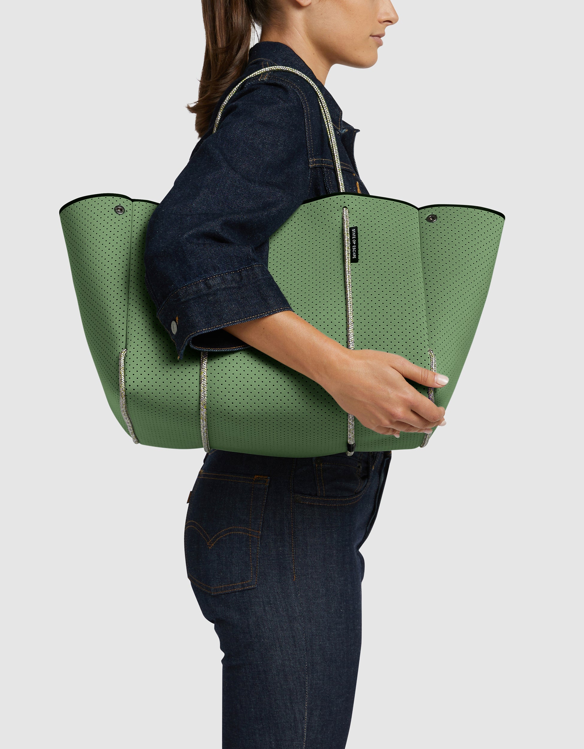 Escape tote in eucalyptus / sea salt