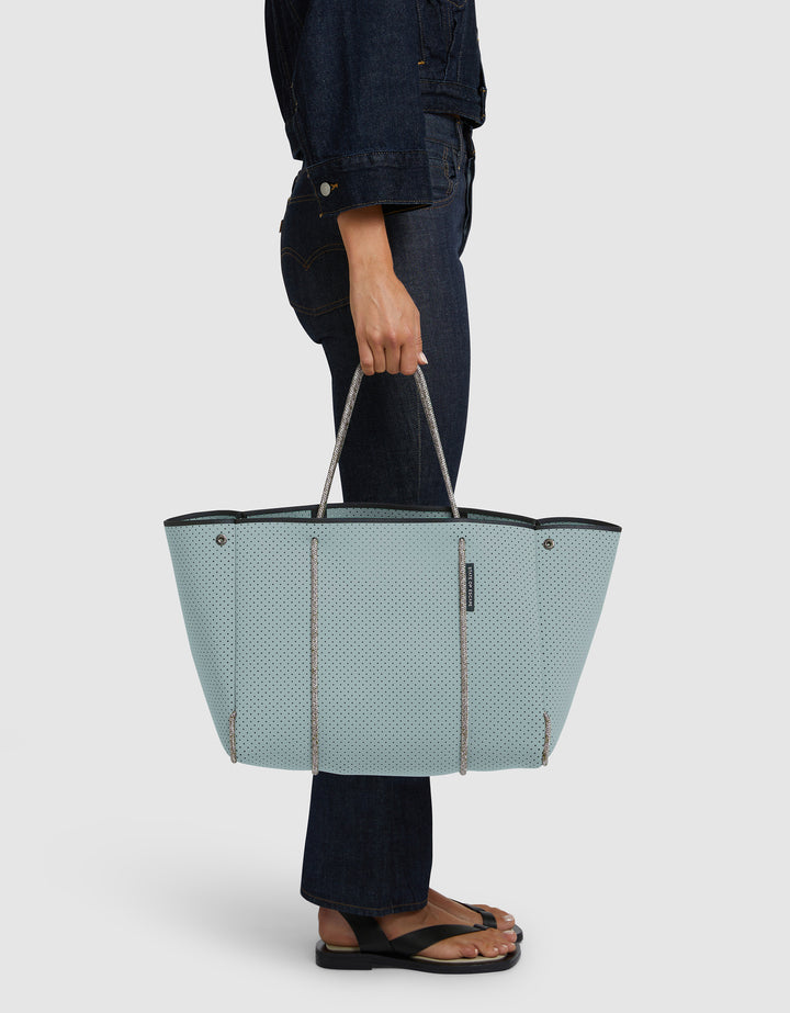 Escape tote in mystic blue – State of Escape Escape tote in mystic blue – State of Escape