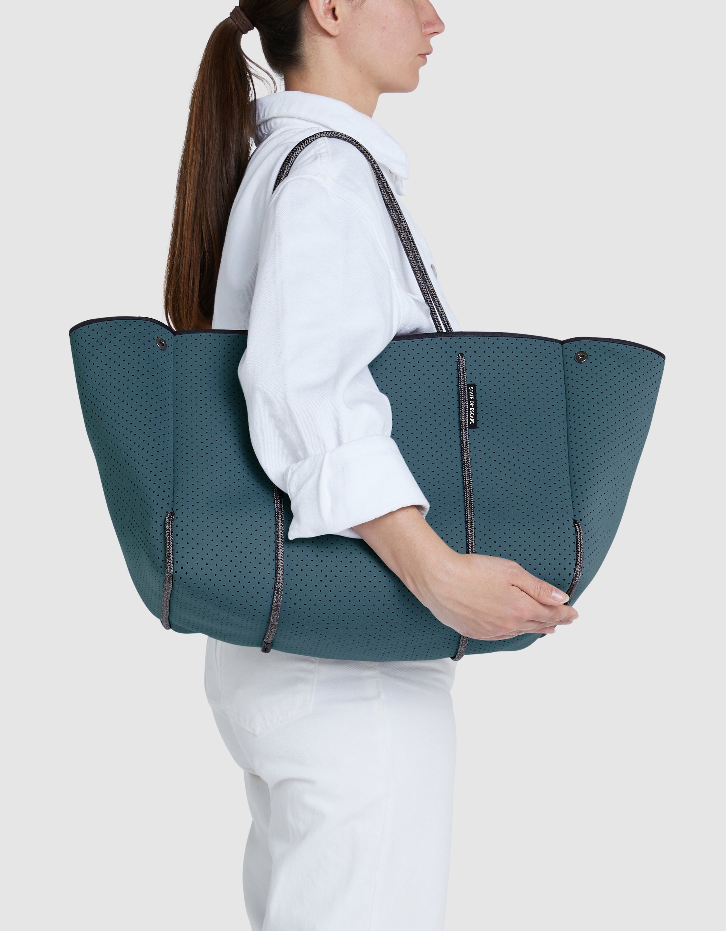 Escape tote in ocean slate