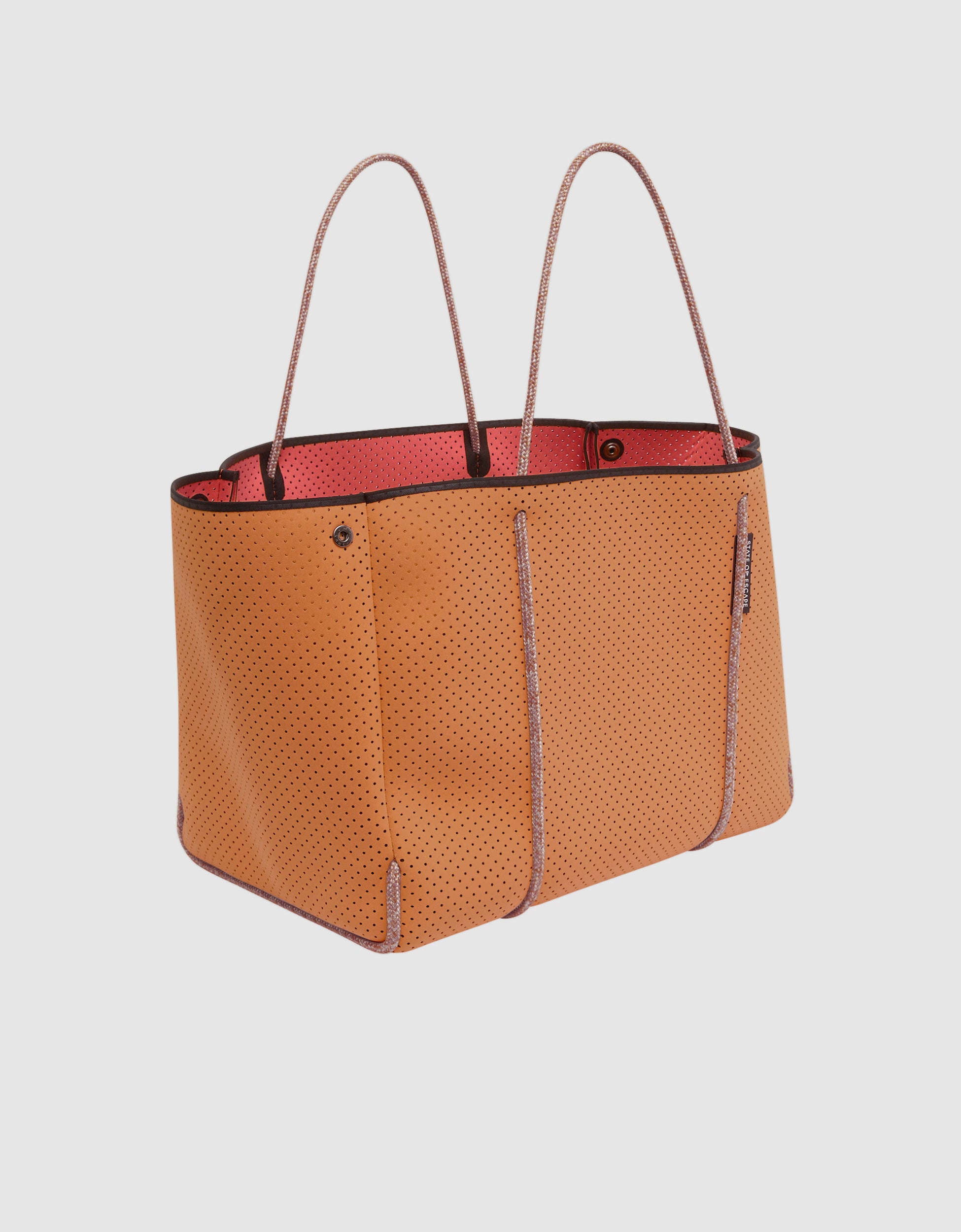 Escape tote in peach haze / guava