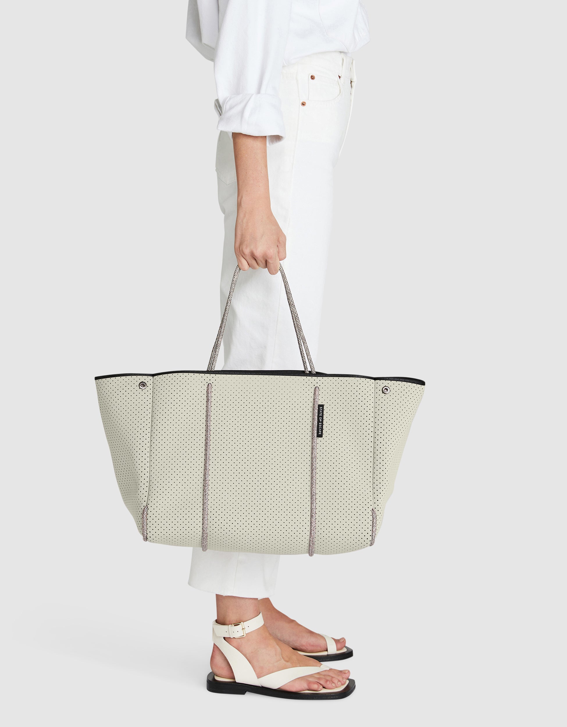 Escape tote in putty/sage green
