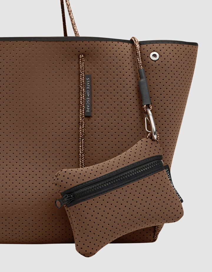 STATE ＯＦ　ESCAPE Escape™ tote in saddle – State of Escape