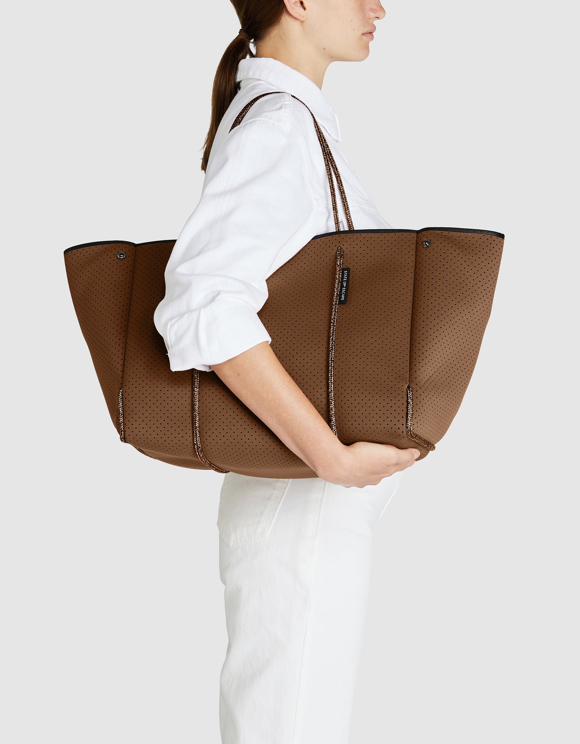 Escape™ tote in saddle