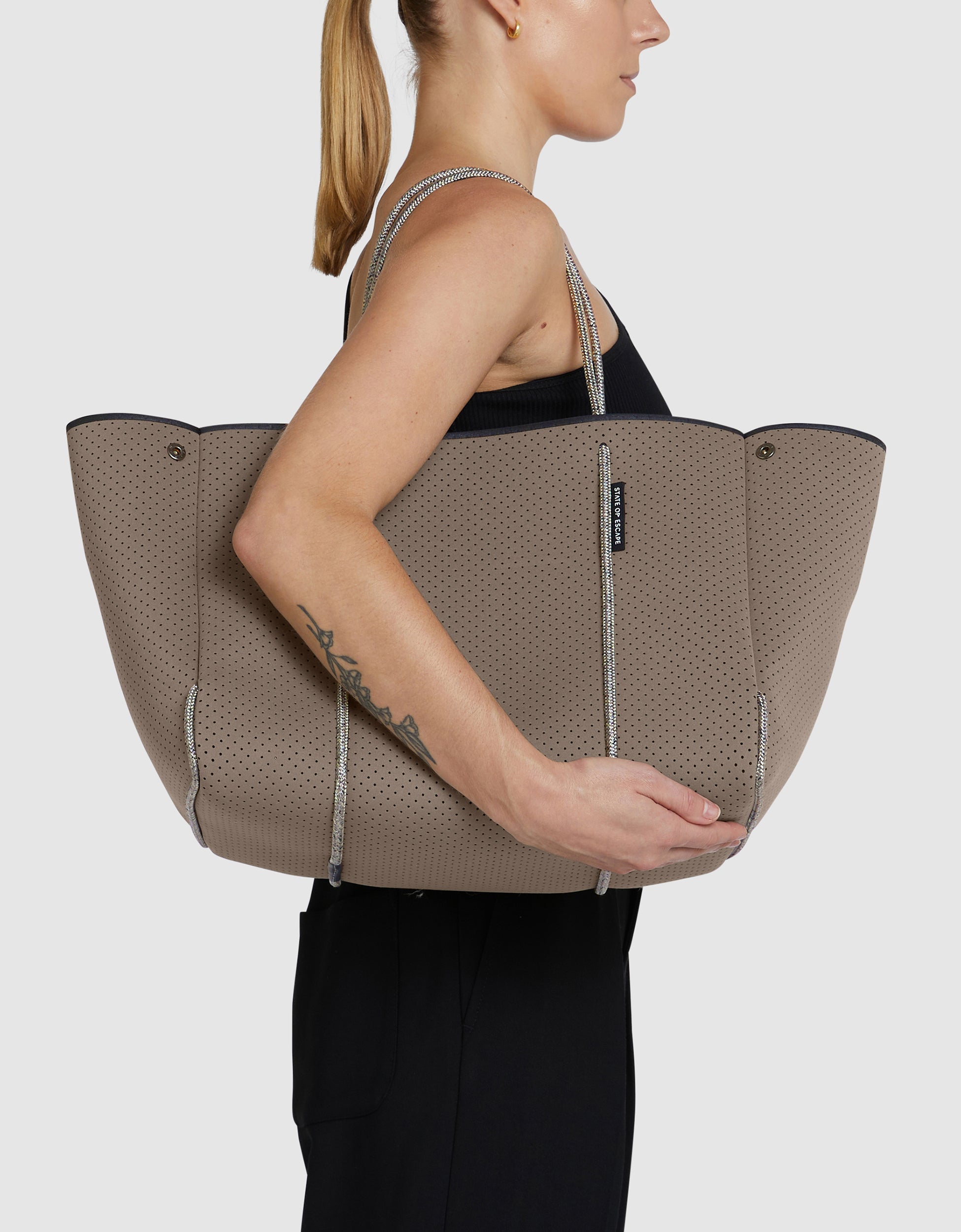 Escape tote in woodsmoke