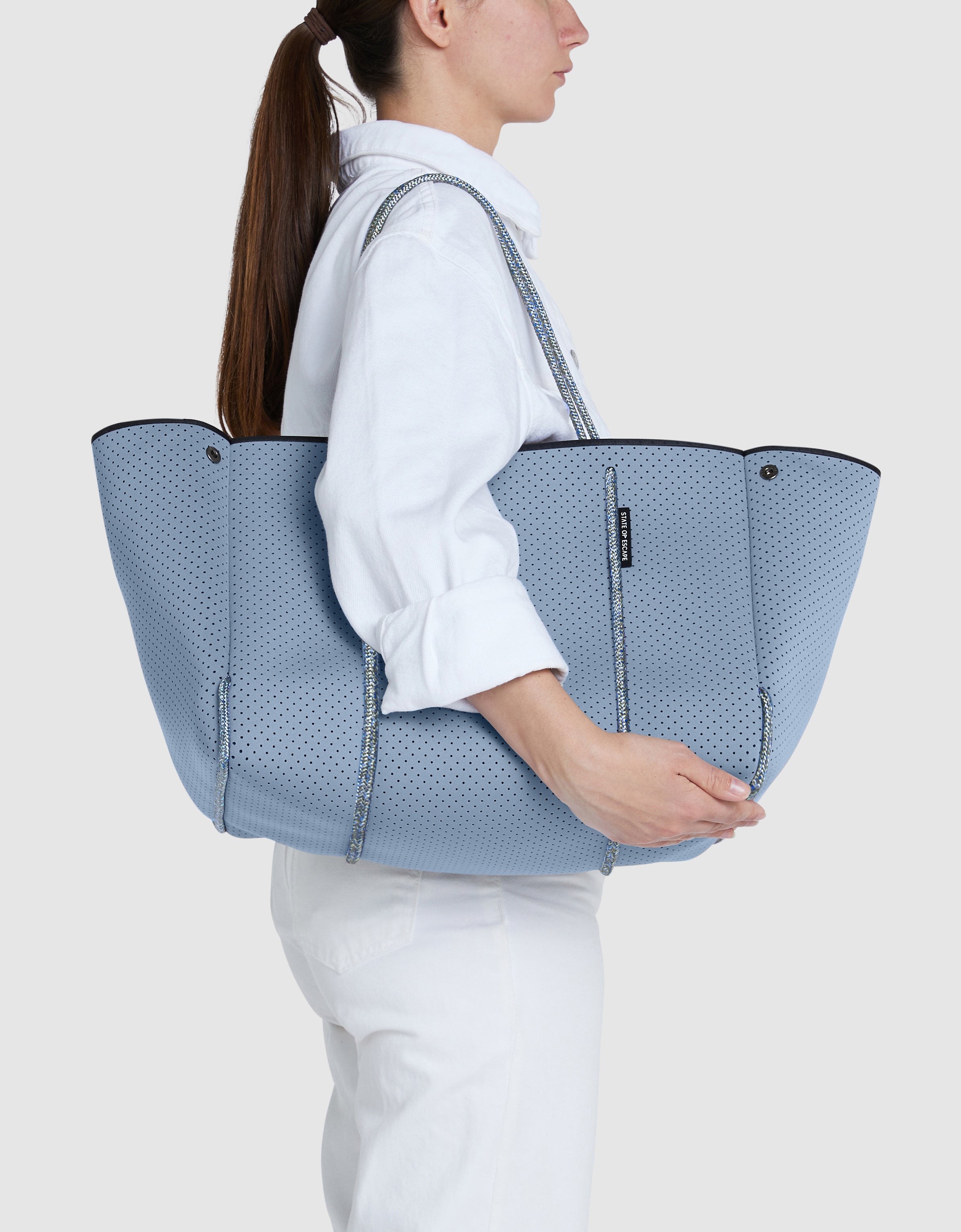 Escape tote in washed lapis / washed cornflower