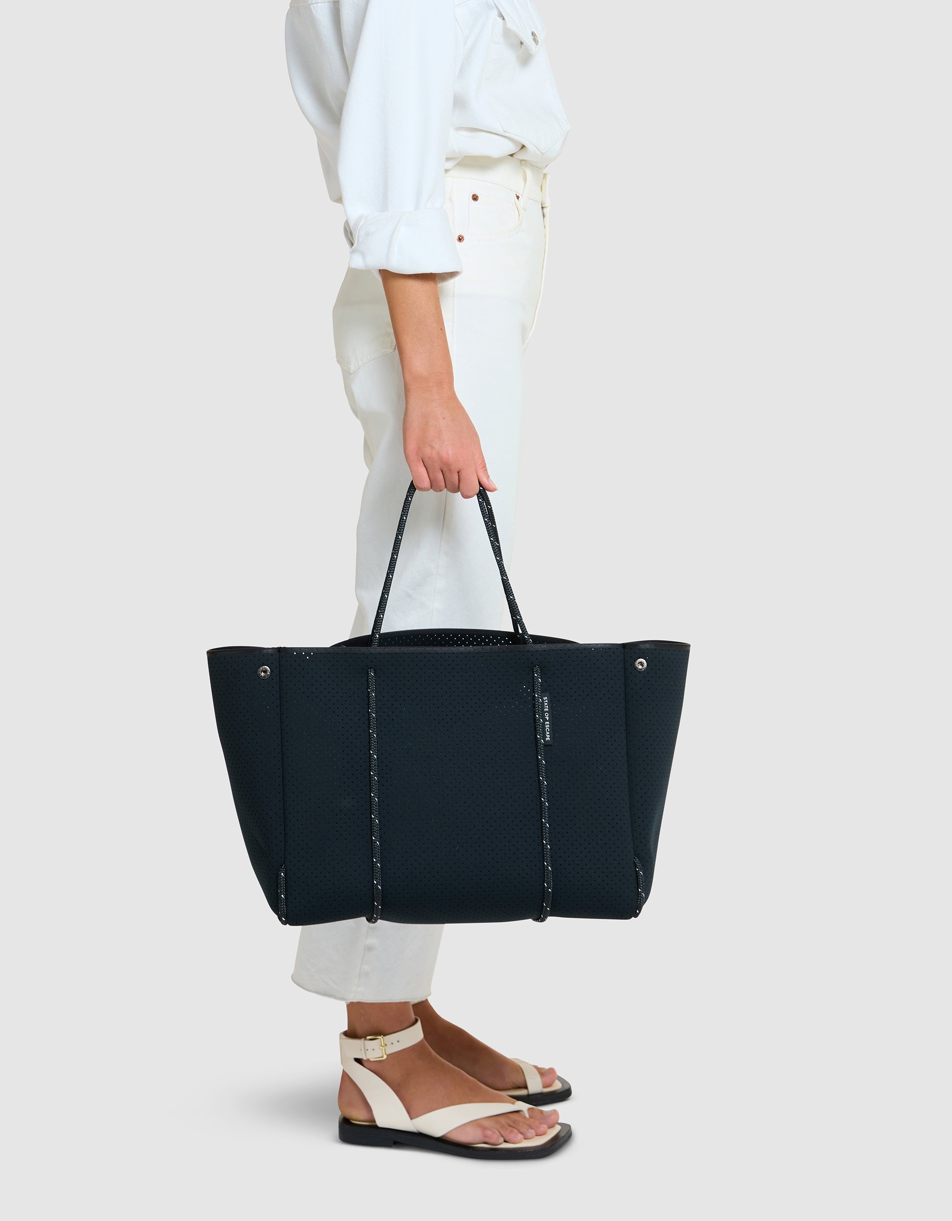 Escape™ tote in highlight fleck black