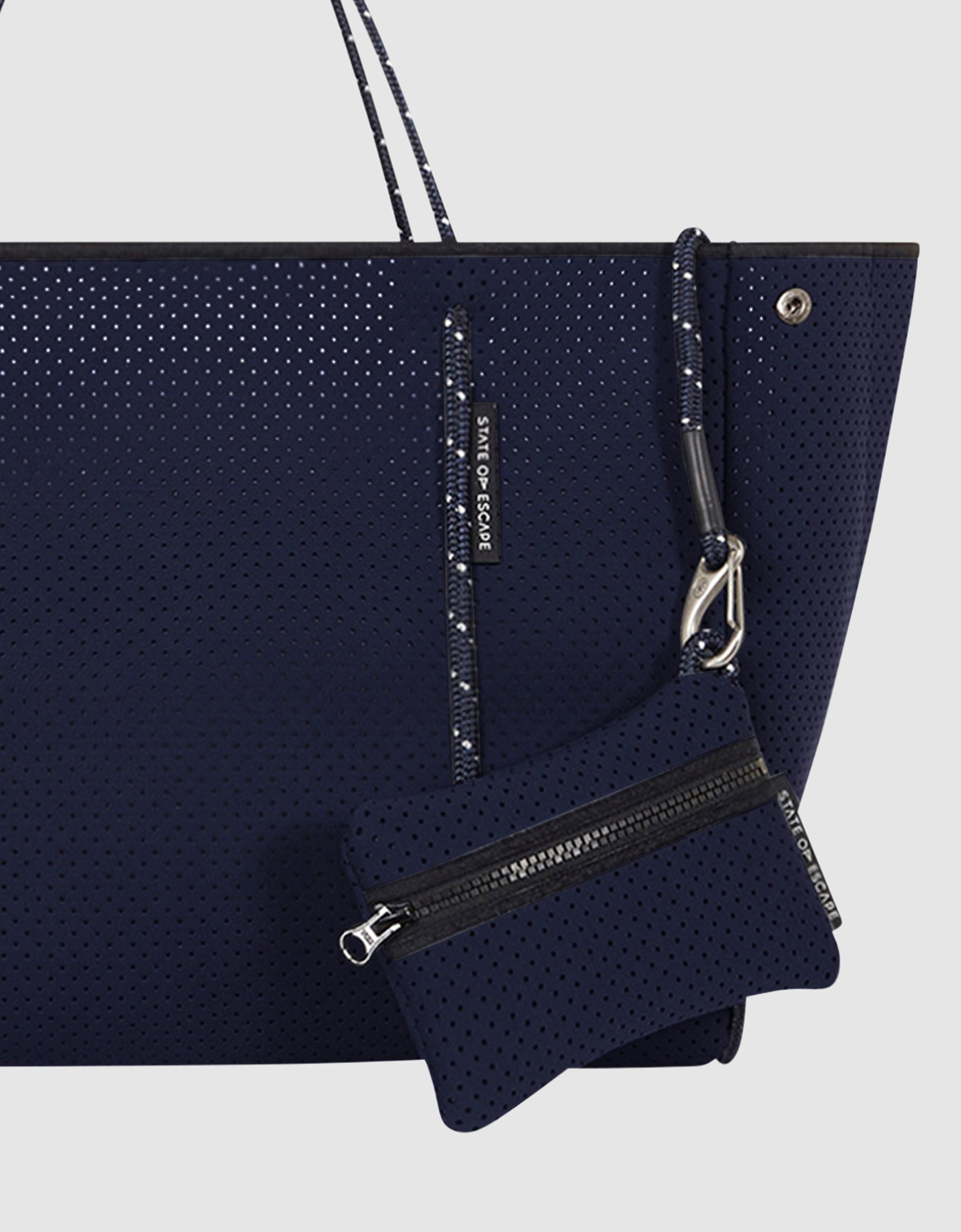 Escape tote in cosmos/white