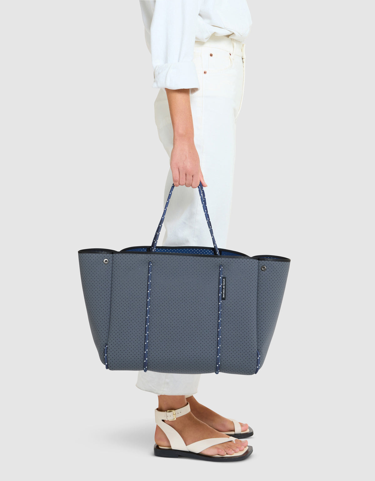 Escape™ tote in pewter / navy (dual tone)