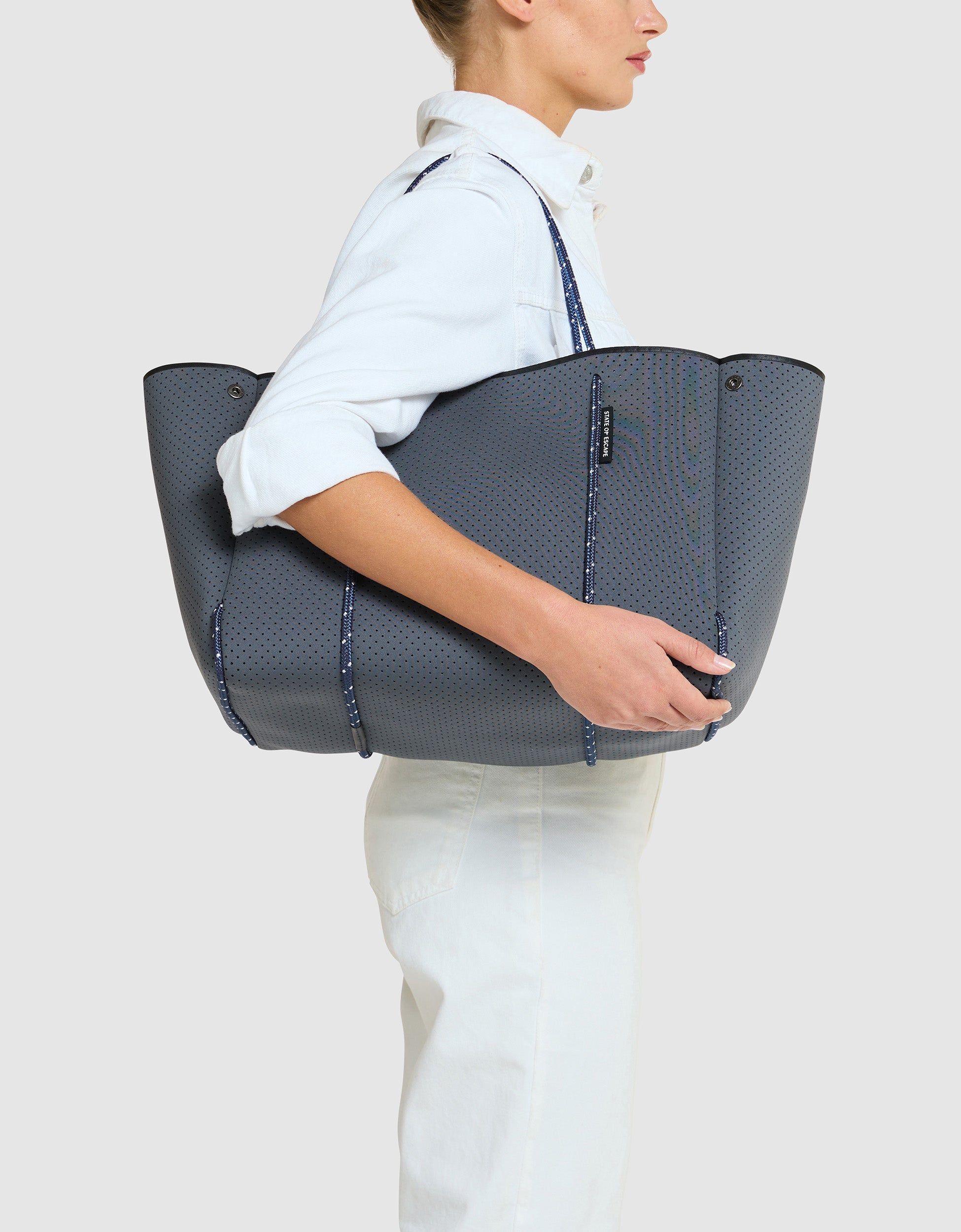 Escape™ tote in pewter / navy (dual tone)