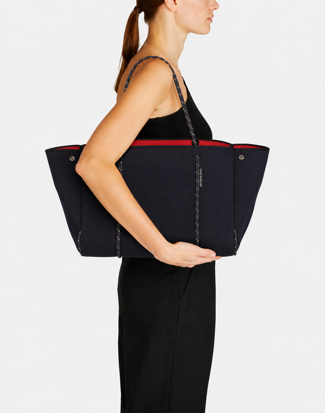 Escape™ tote black/hot coral