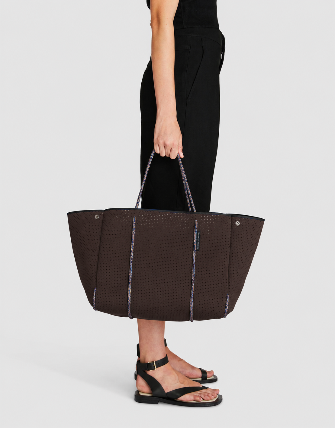 Escape™ tote in cacao/electric blue