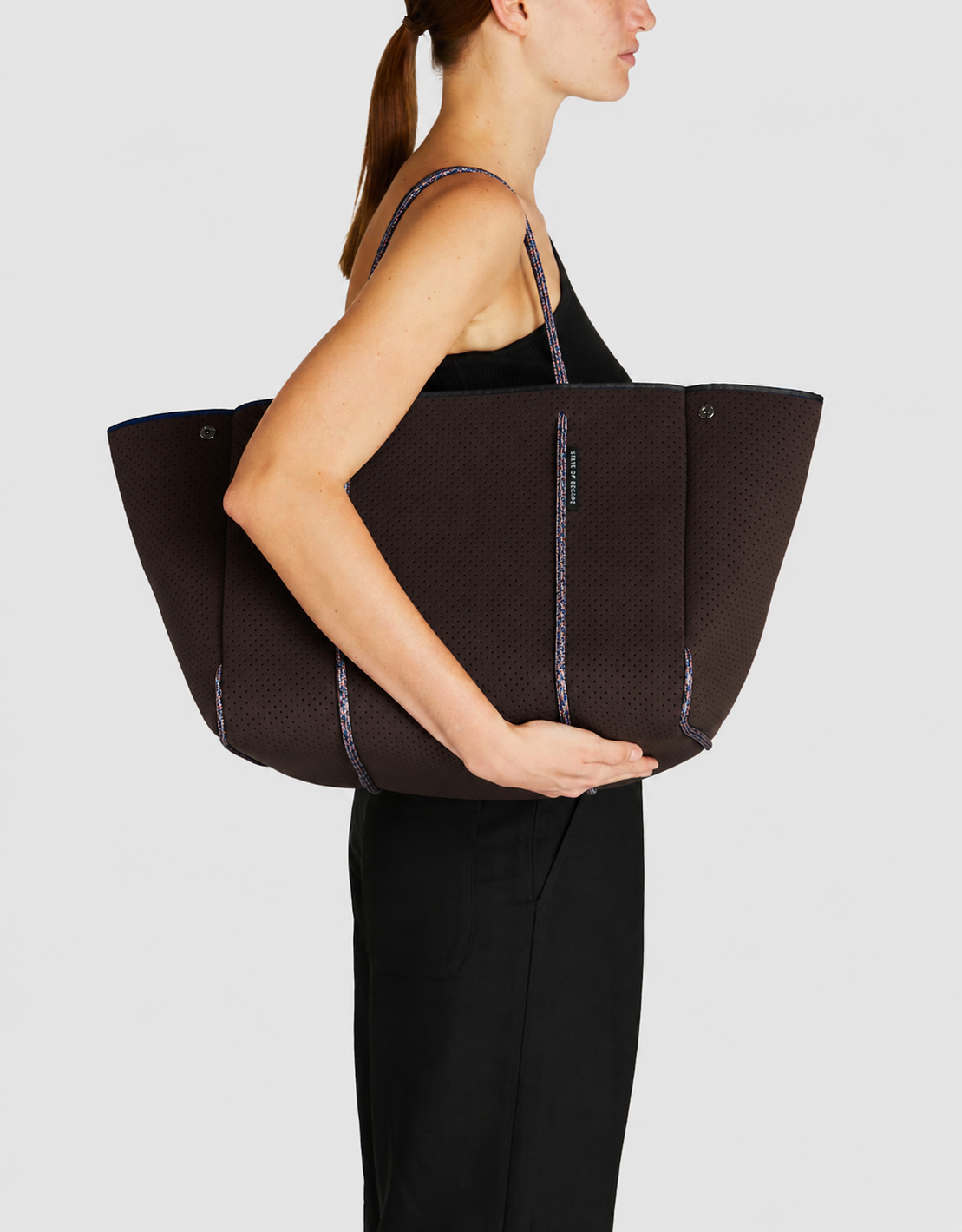 Escape™ tote cacao/electric blue