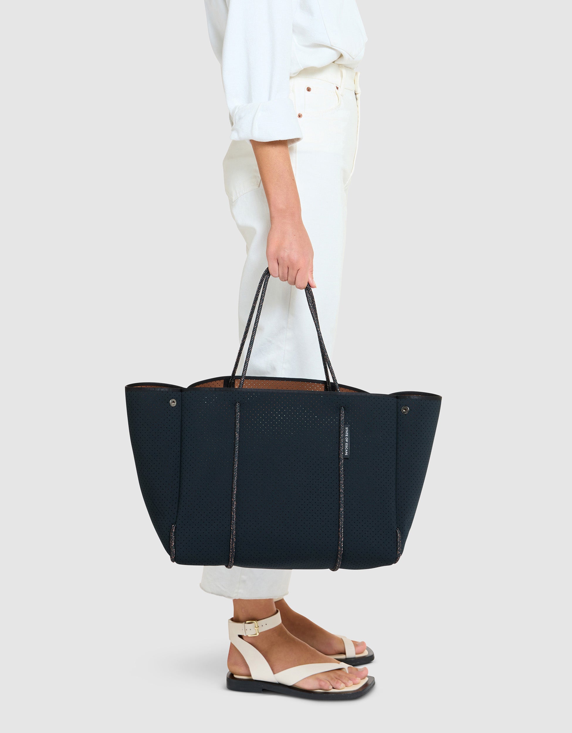 Escape™ tote in black / saddle (dual tone)