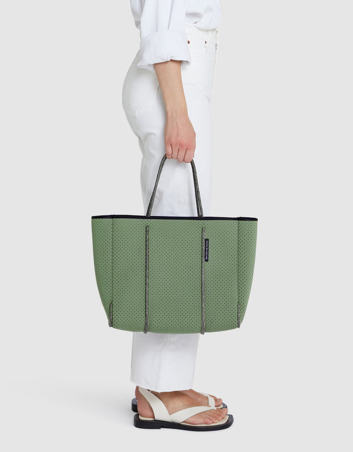 Flying Solo tote in light jungle – State of Escape