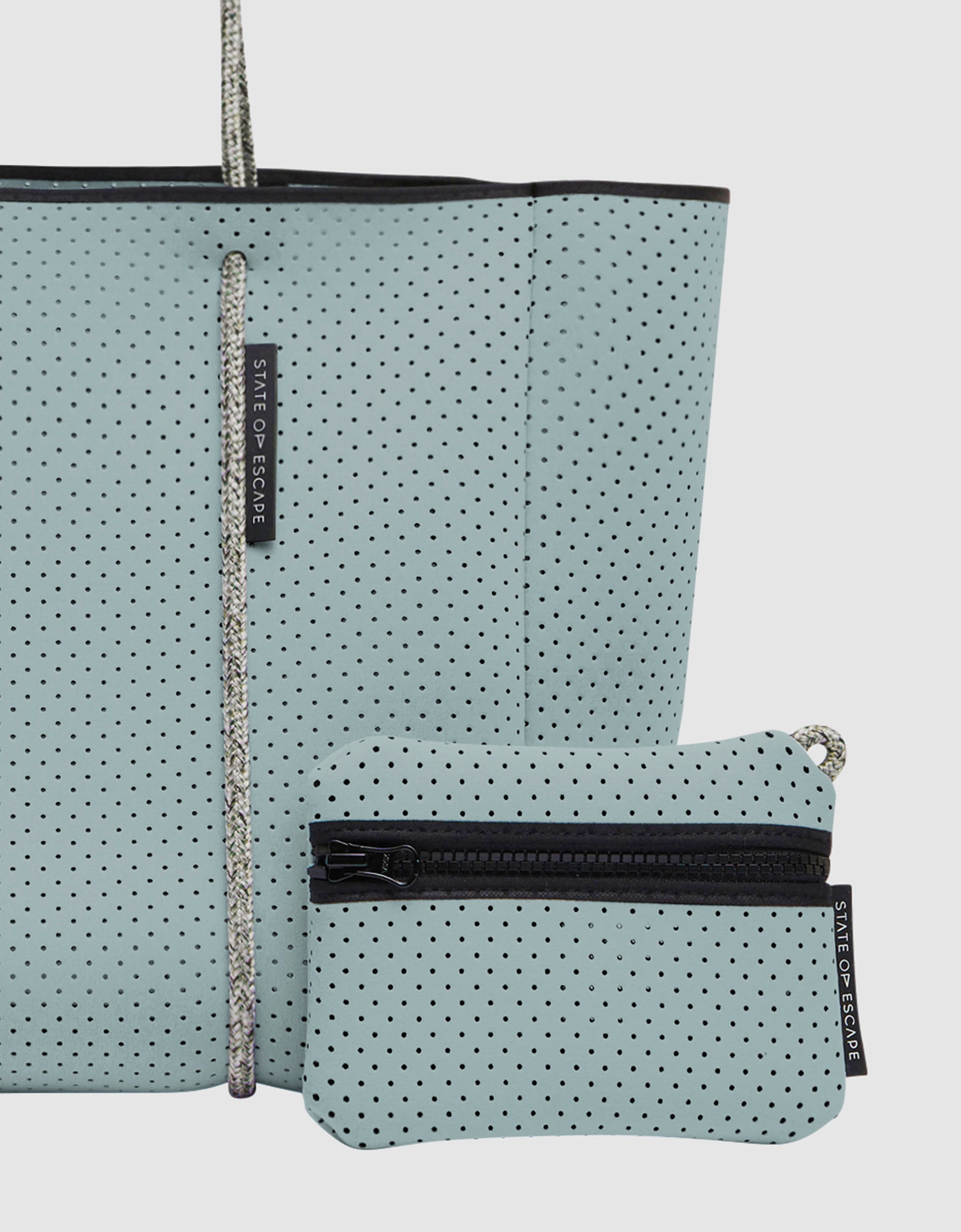 Flying solo tote in mystic blue