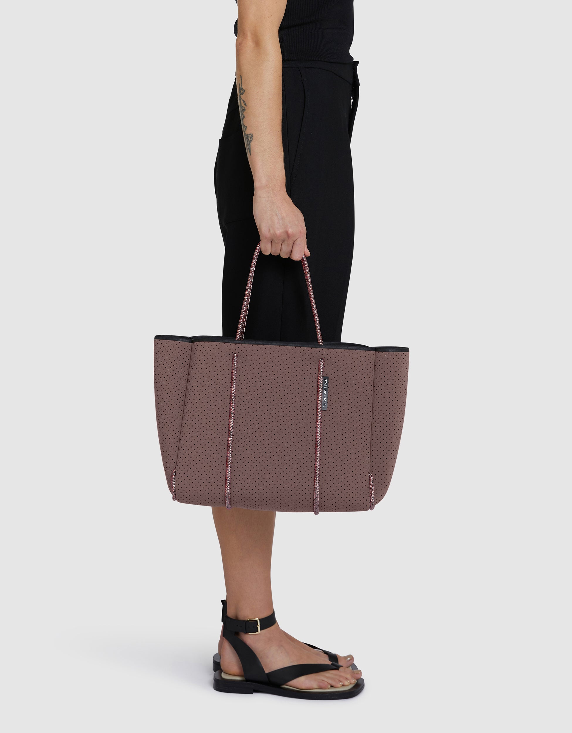 Flying Solo tote in peppercorn / espresso