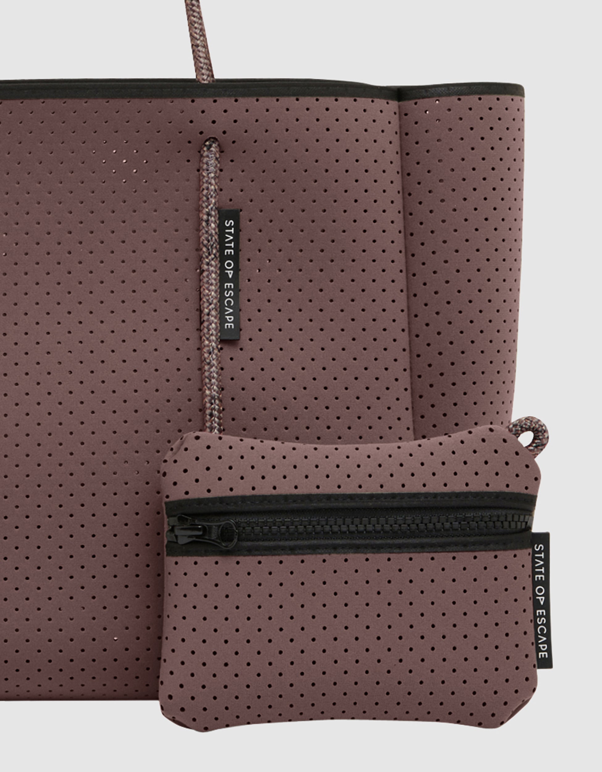 Flying Solo tote in peppercorn