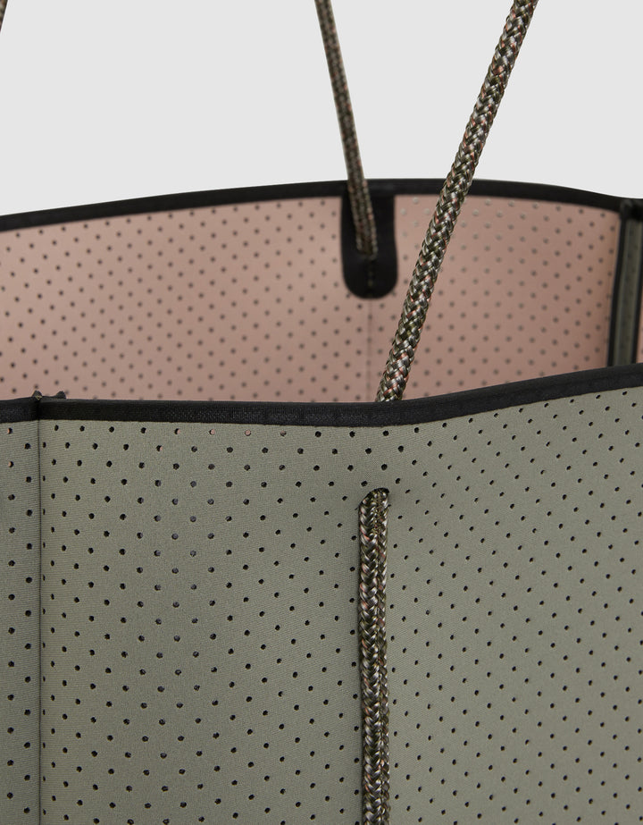 Flying Solo tote in sage / blush (dual tone) – State of Escape