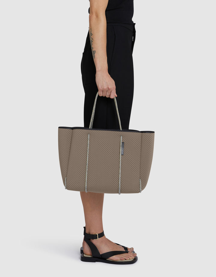 Flying Solo tote in smoke/pewter – State of Escape