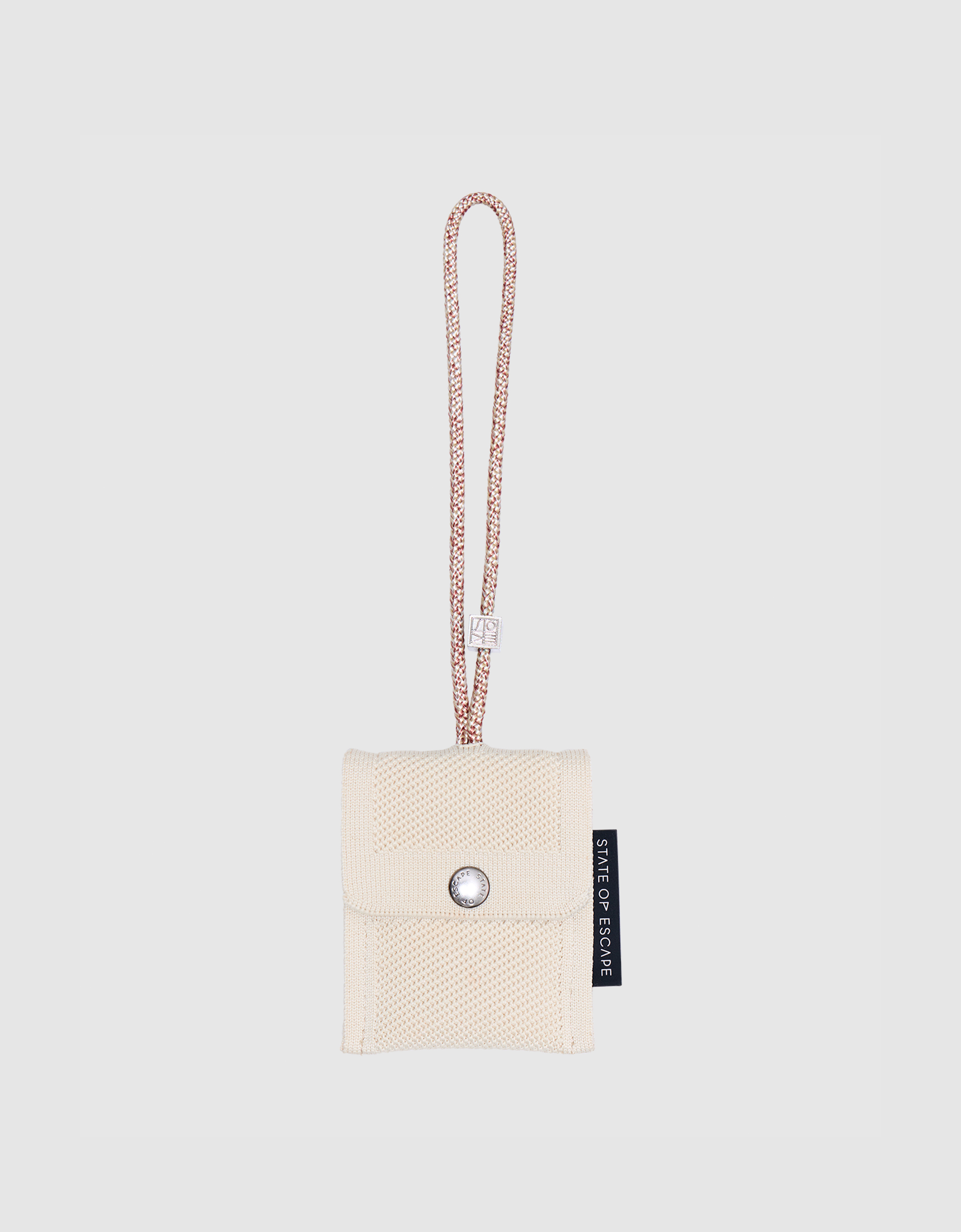Meridian airpods case in crema