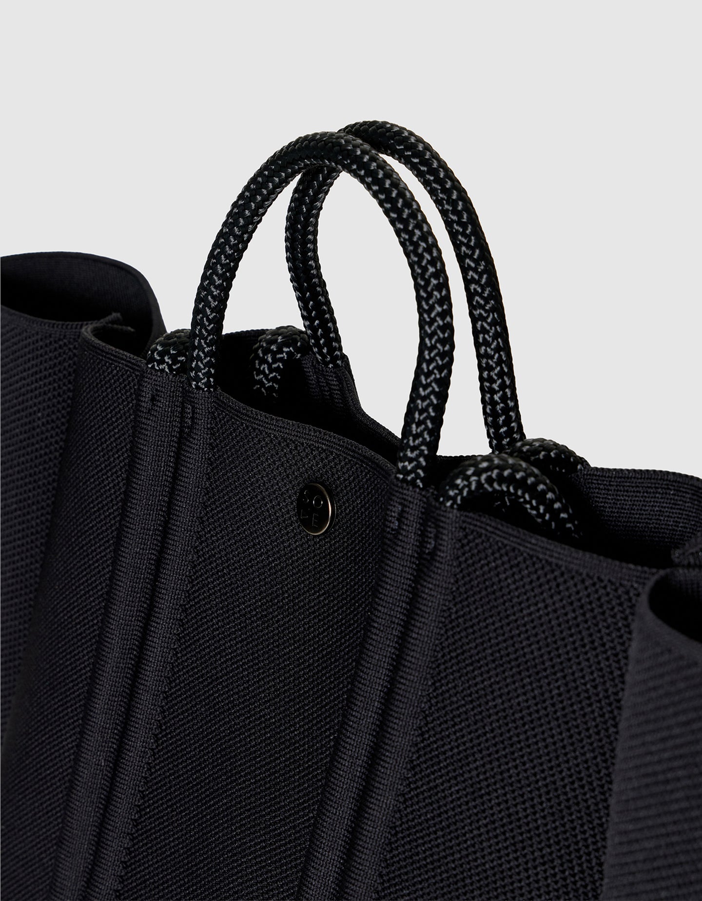 Meridian large tote in black – State of Escape