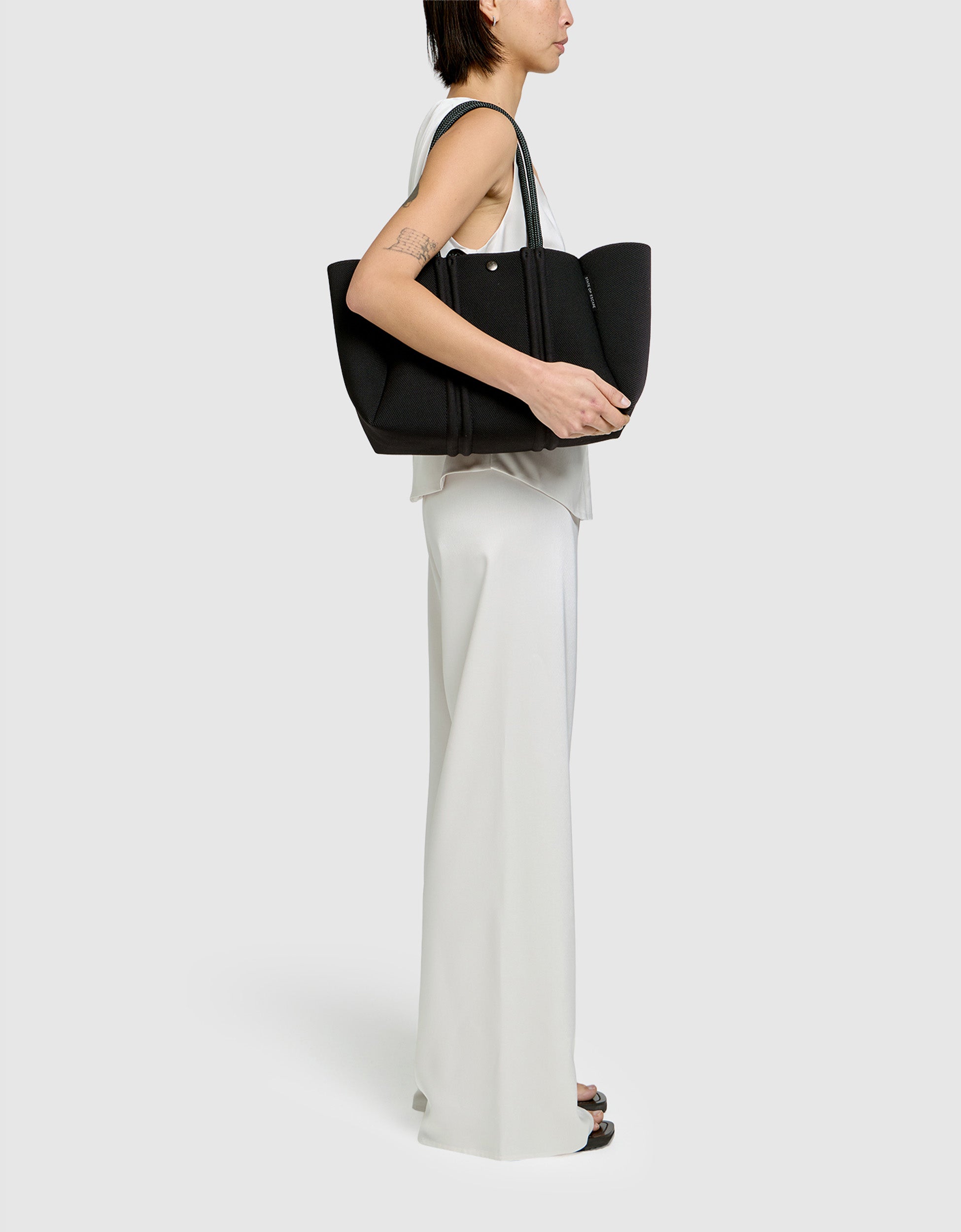 Meridian midi tote in black