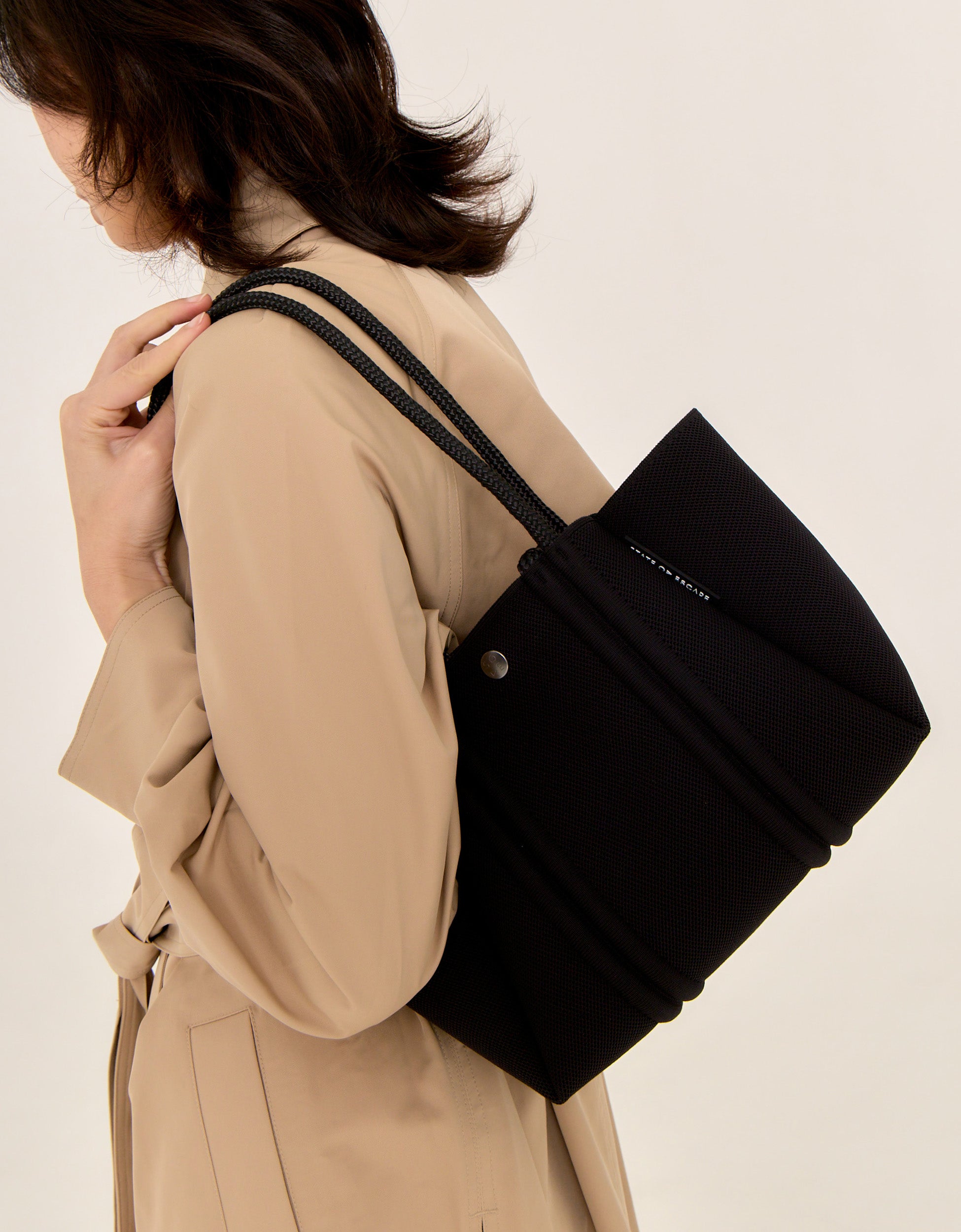 Meridian small tote in black