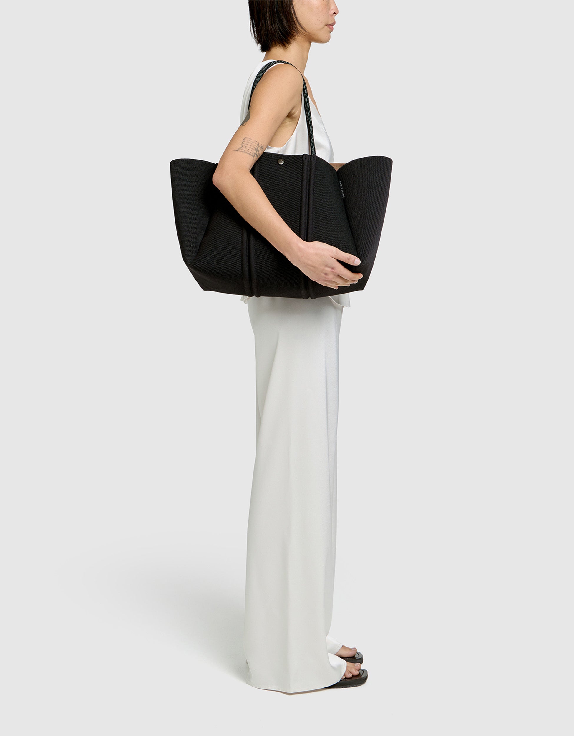Meridian large tote in black-hazelnut