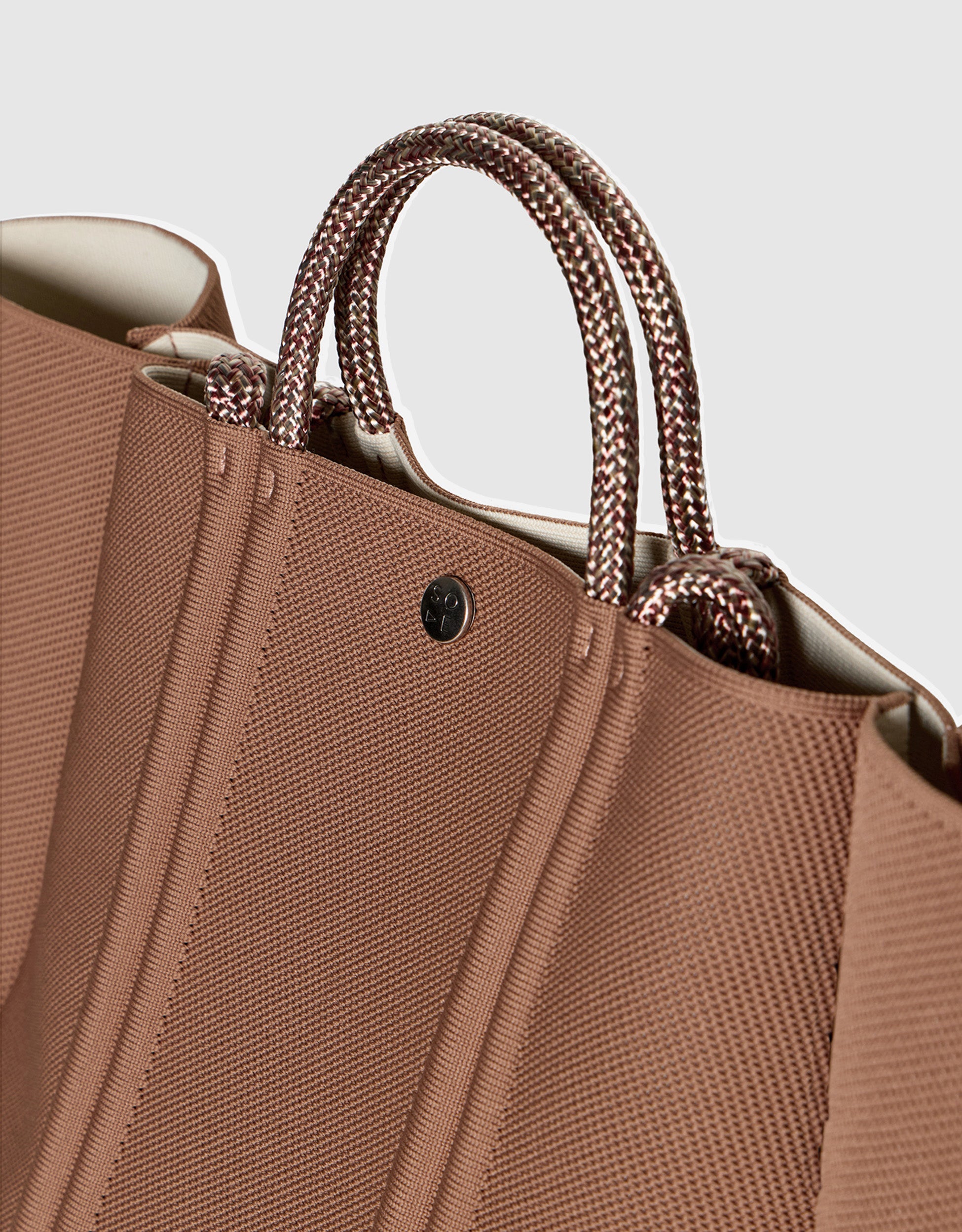 Meridian large tote in hazelnut-crema