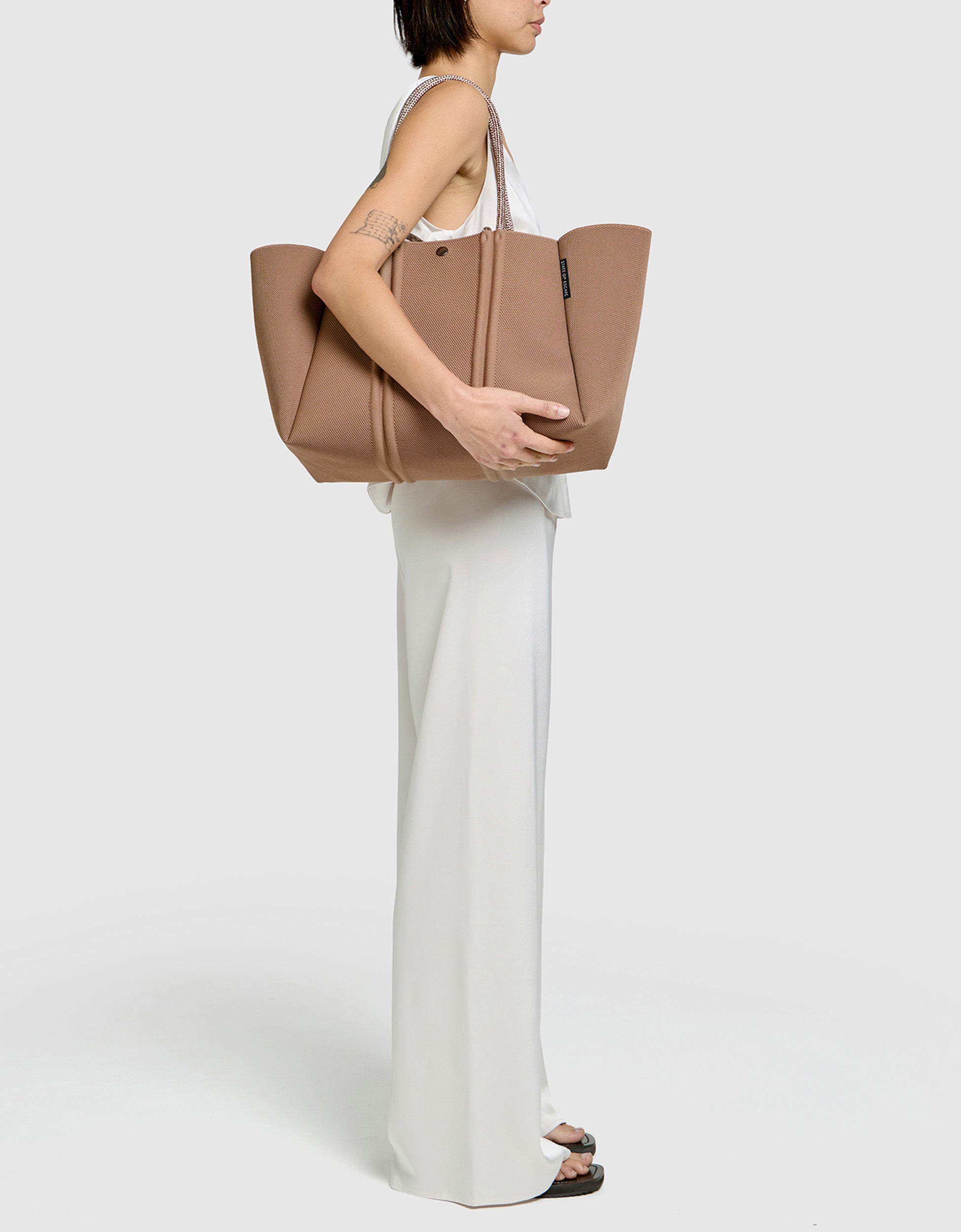 Meridian large tote in hazelnut-crema