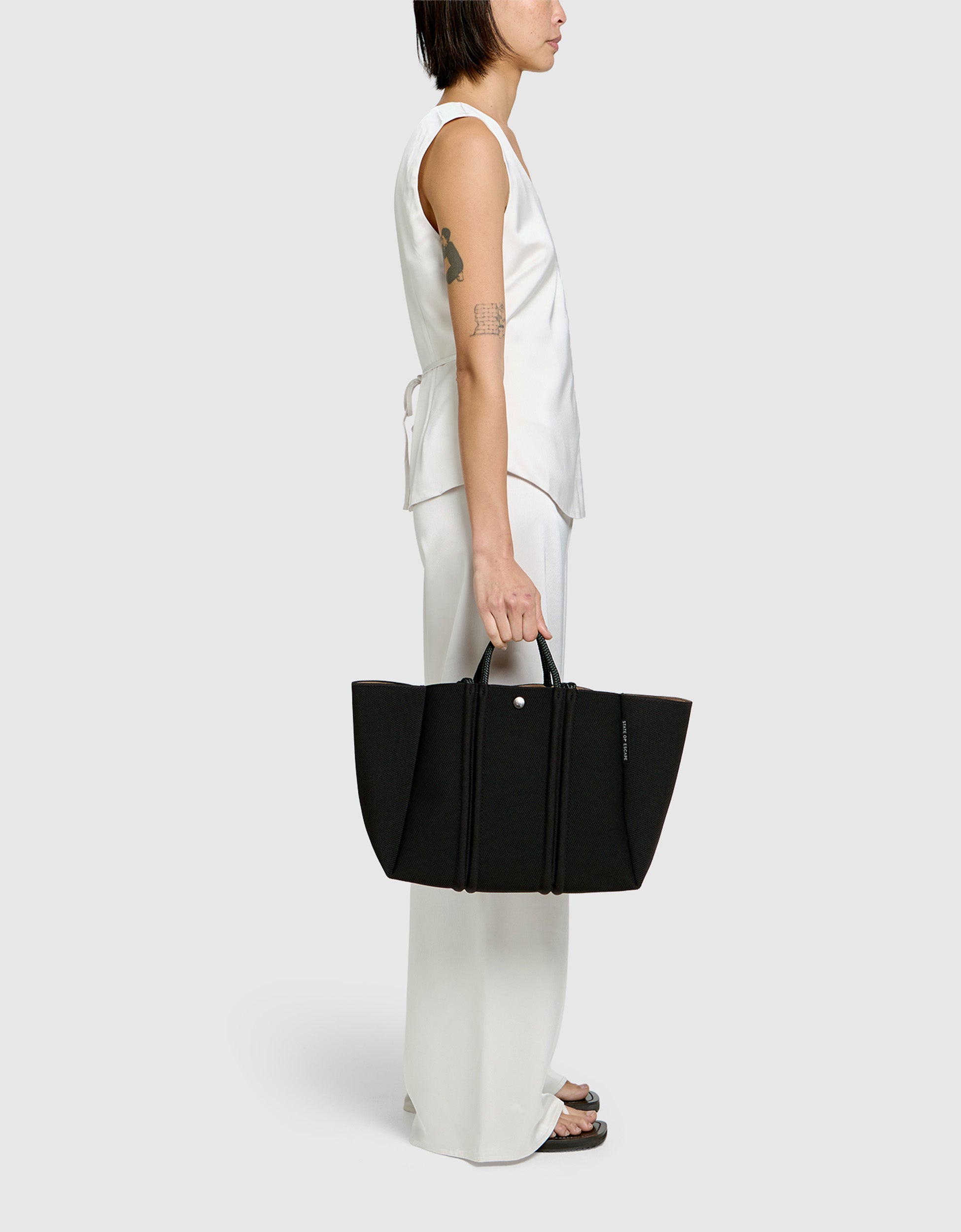 Meridian midi tote in black-hazelnut
