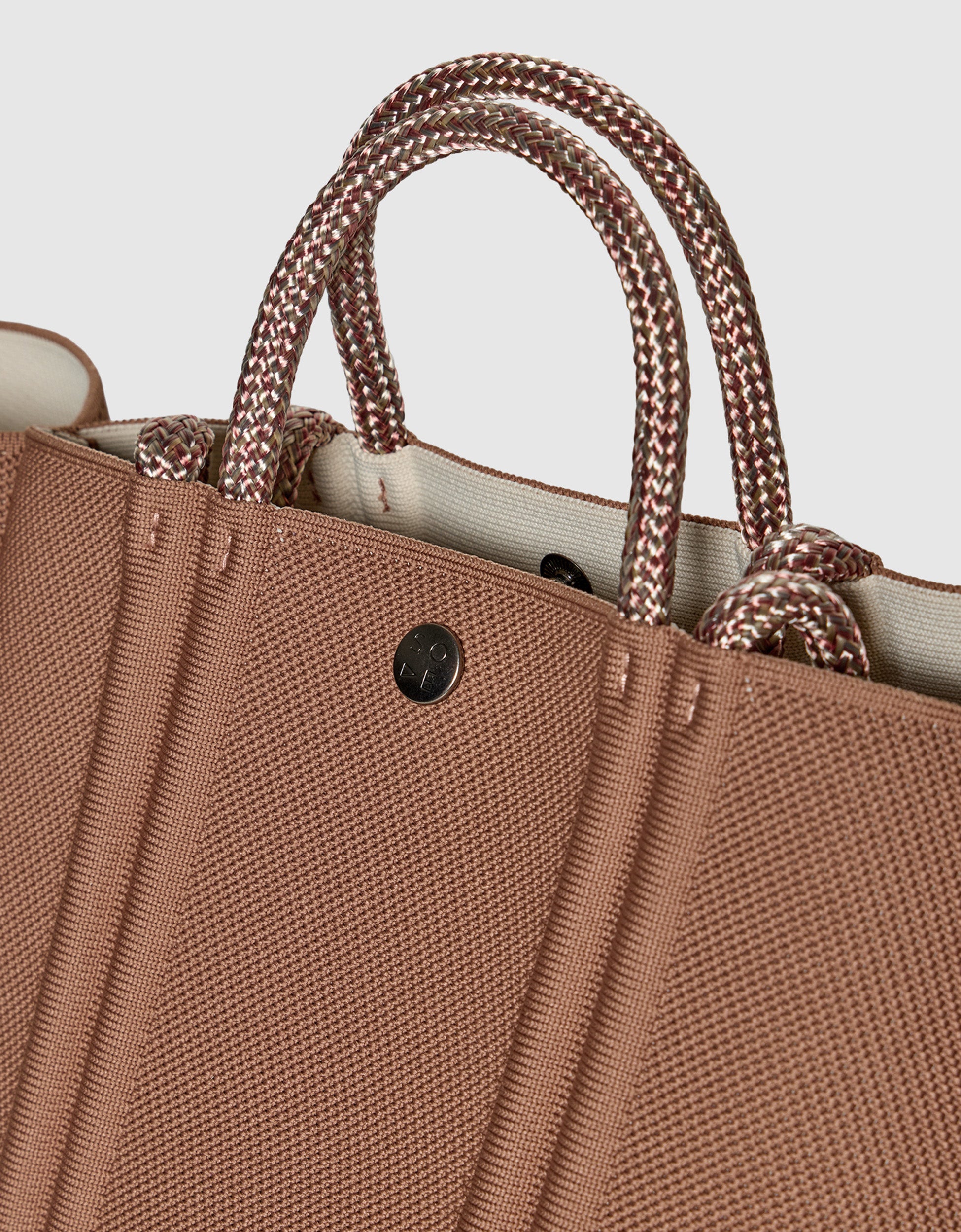 Meridian midi tote in hazelnut-crema