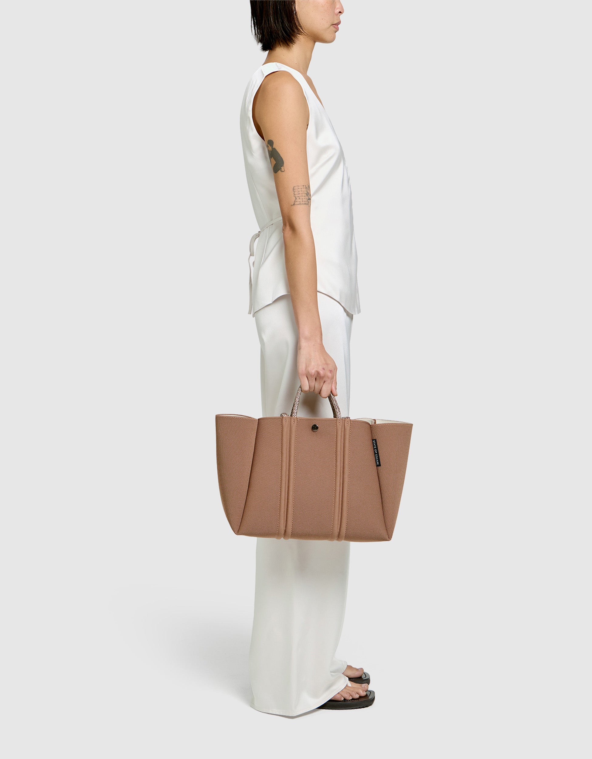 Meridian midi tote in hazelnut-crema