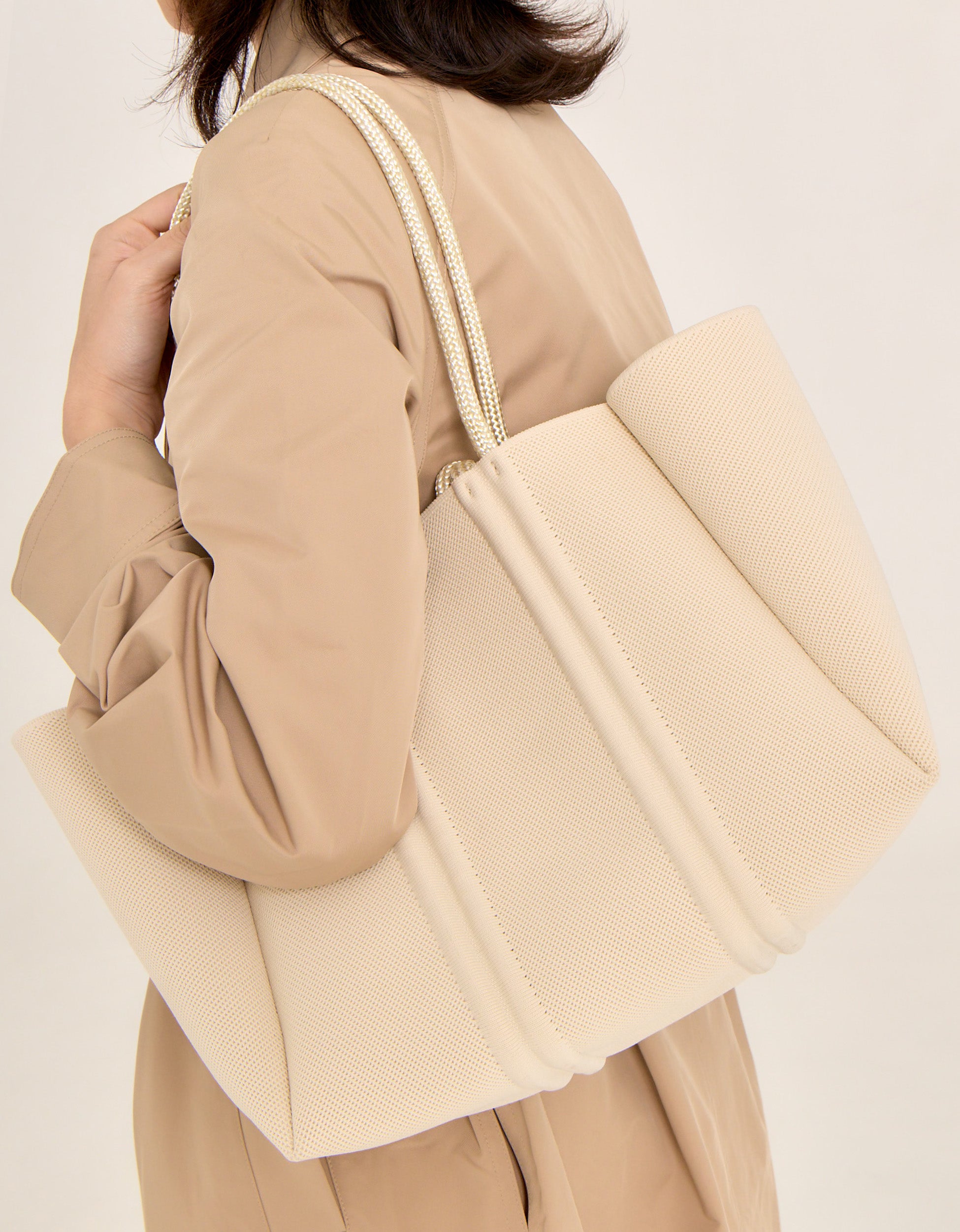 Meridian midi tote in crema