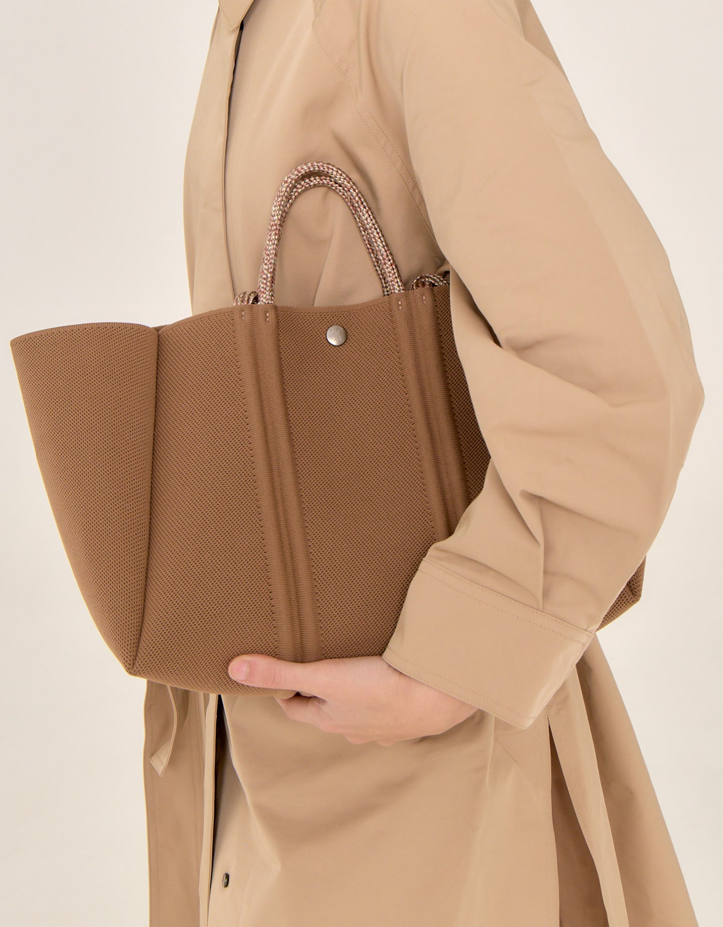 Meridian midi tote in hazelnut – State of Escape