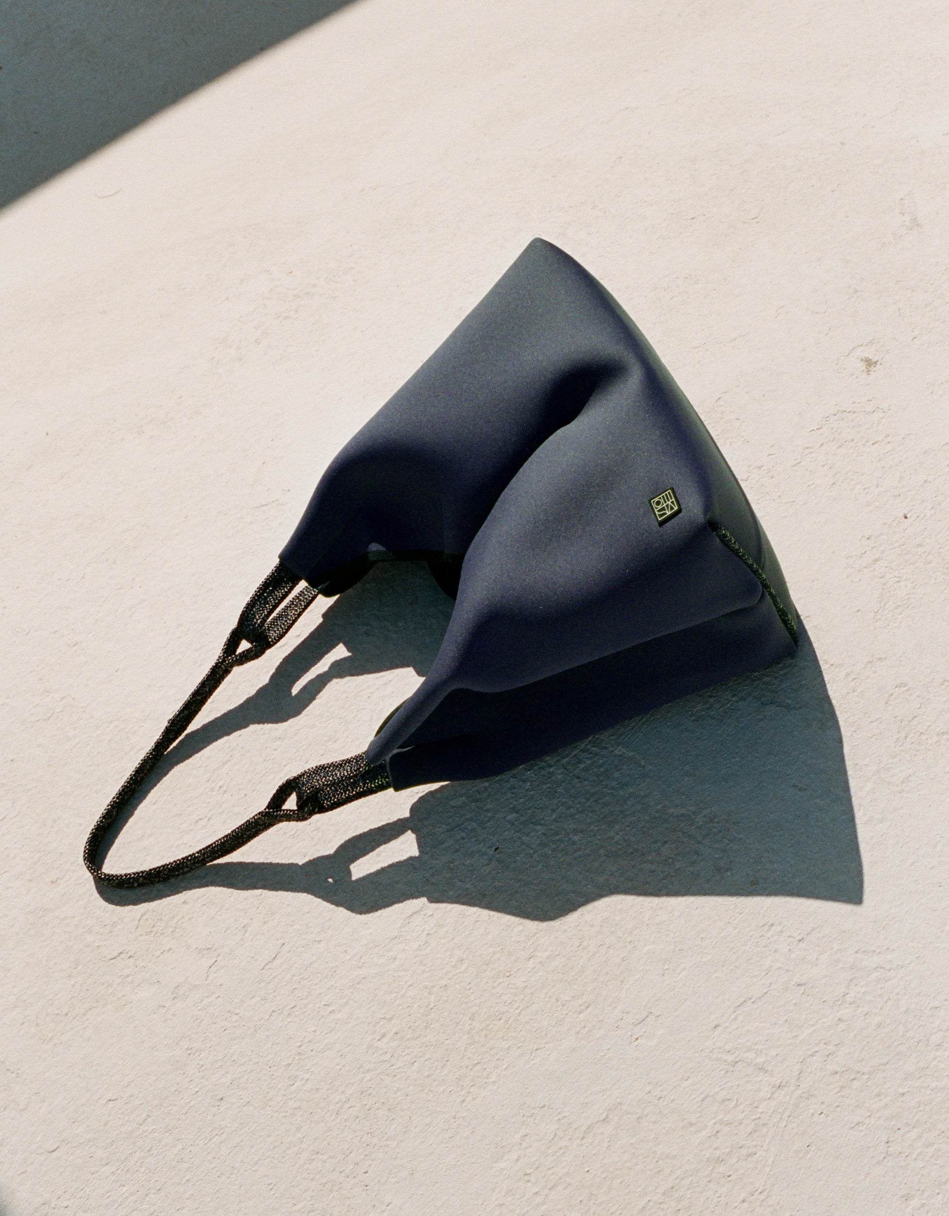 Everyday large pouch in black – State of Escape