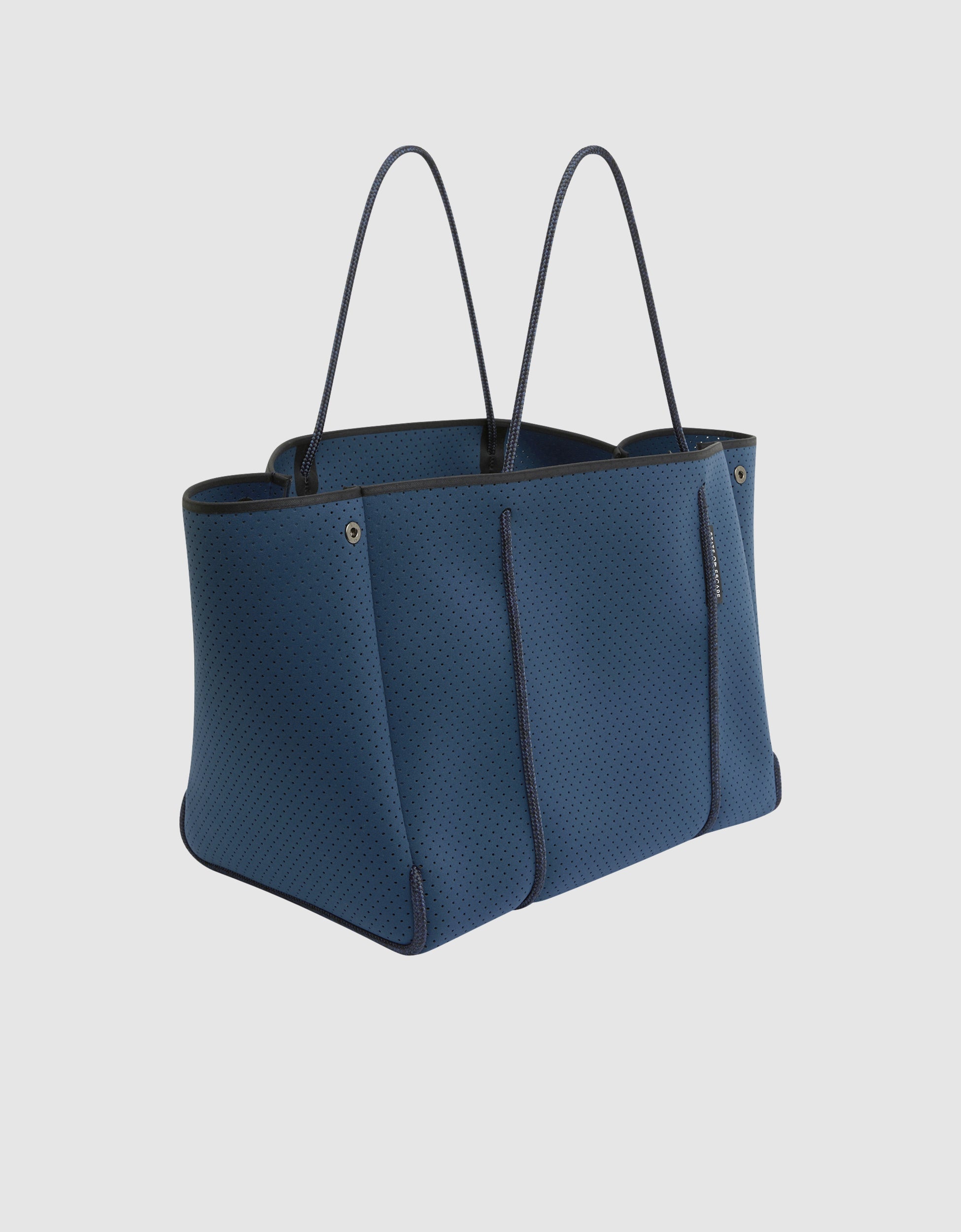 Escape™ tote in midnight