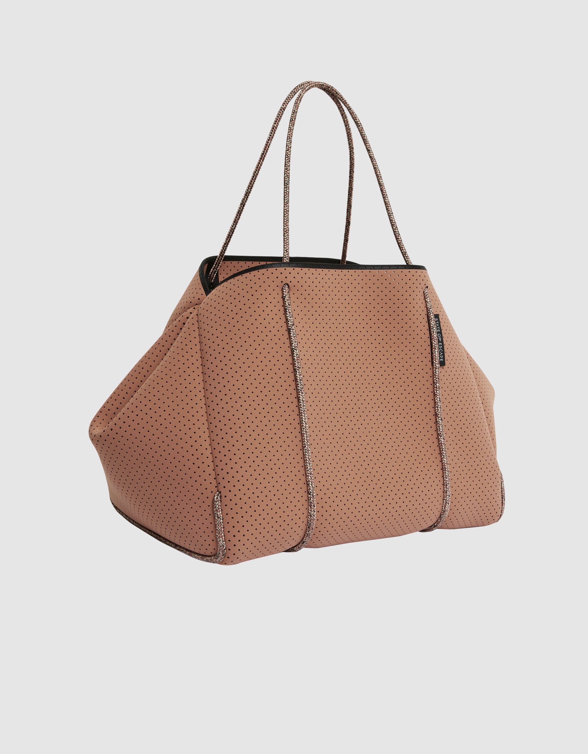 Escape™ tote in nougat