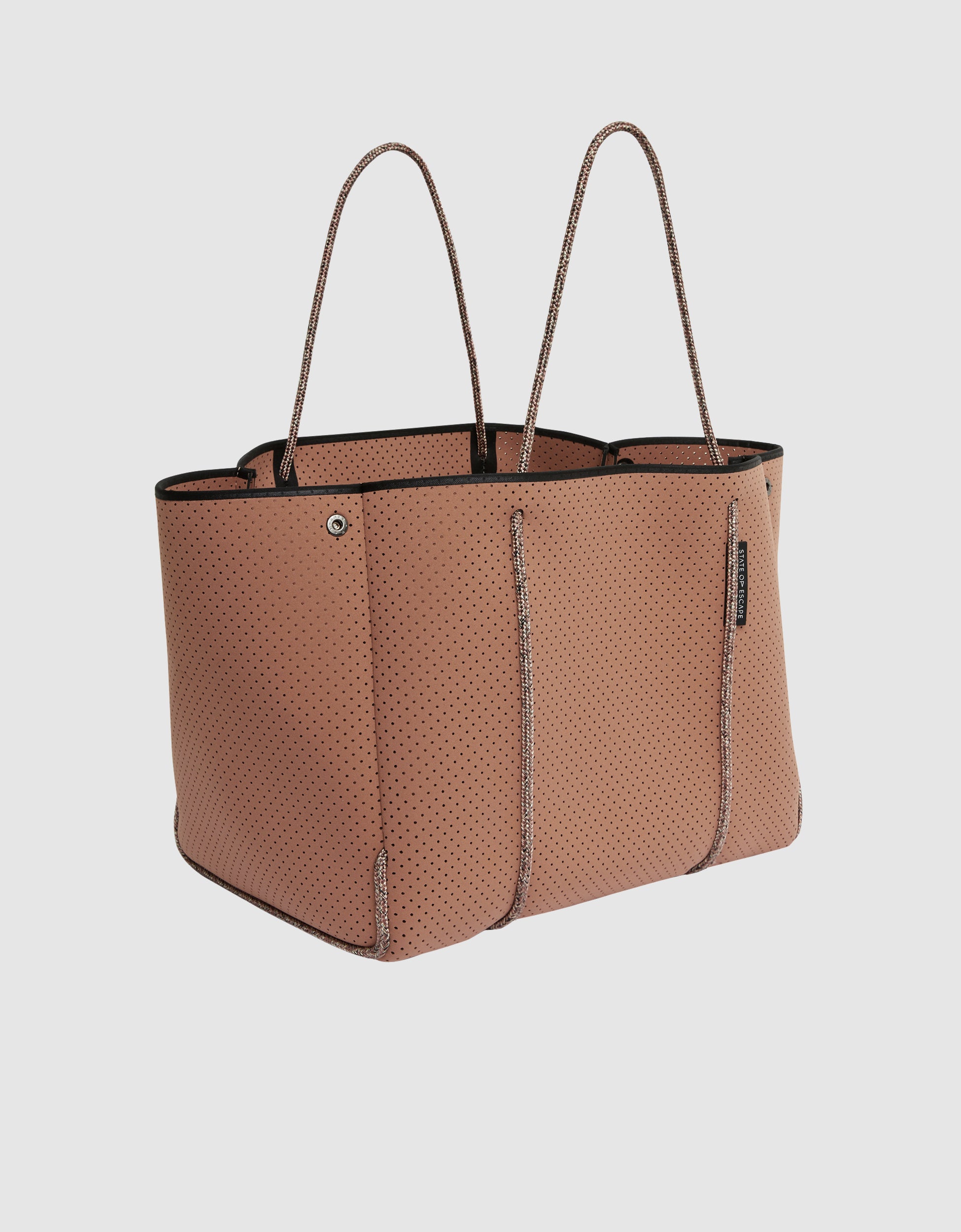 Escape™ tote in nougat